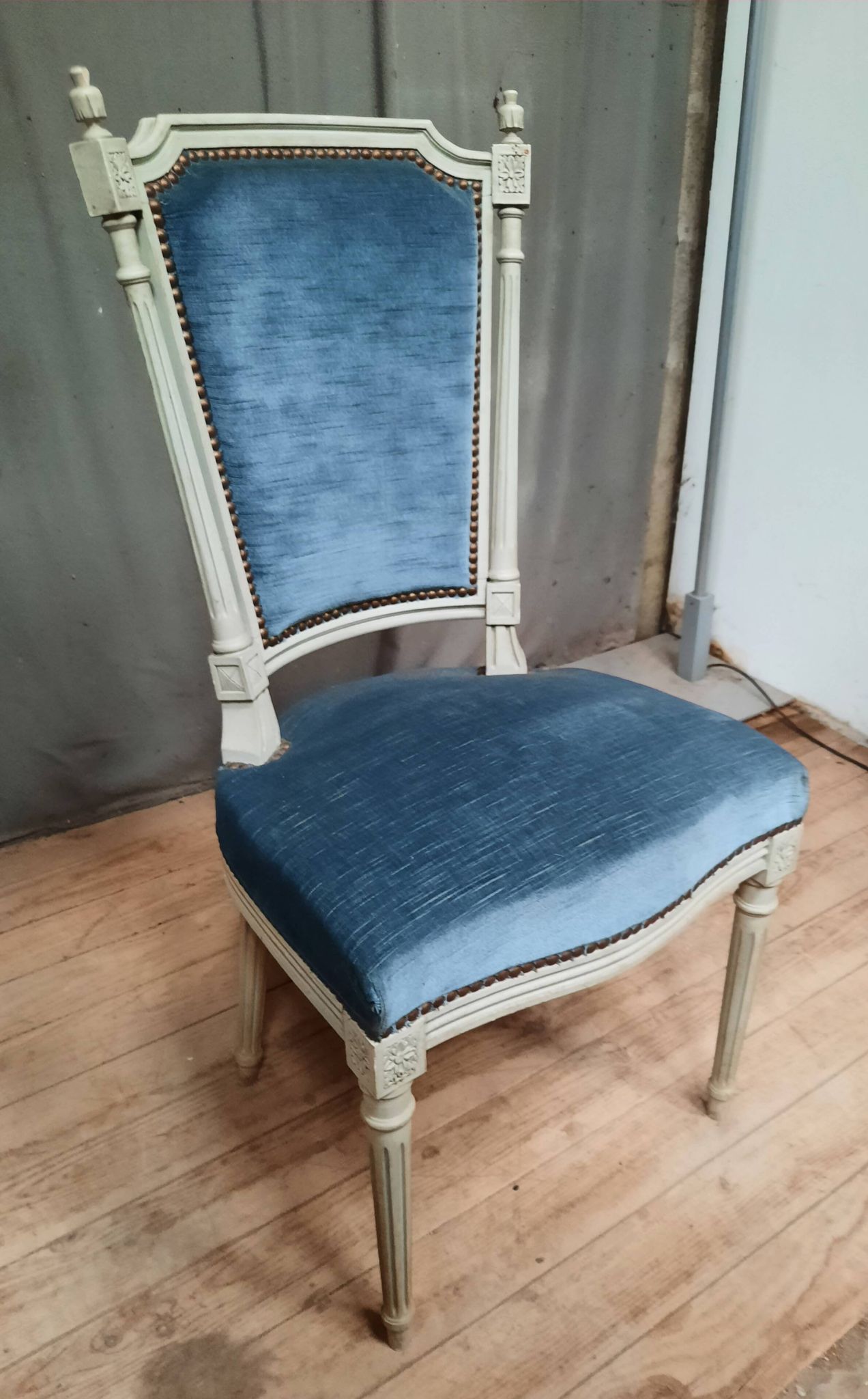 Chaise  tapissée style Louis XVI