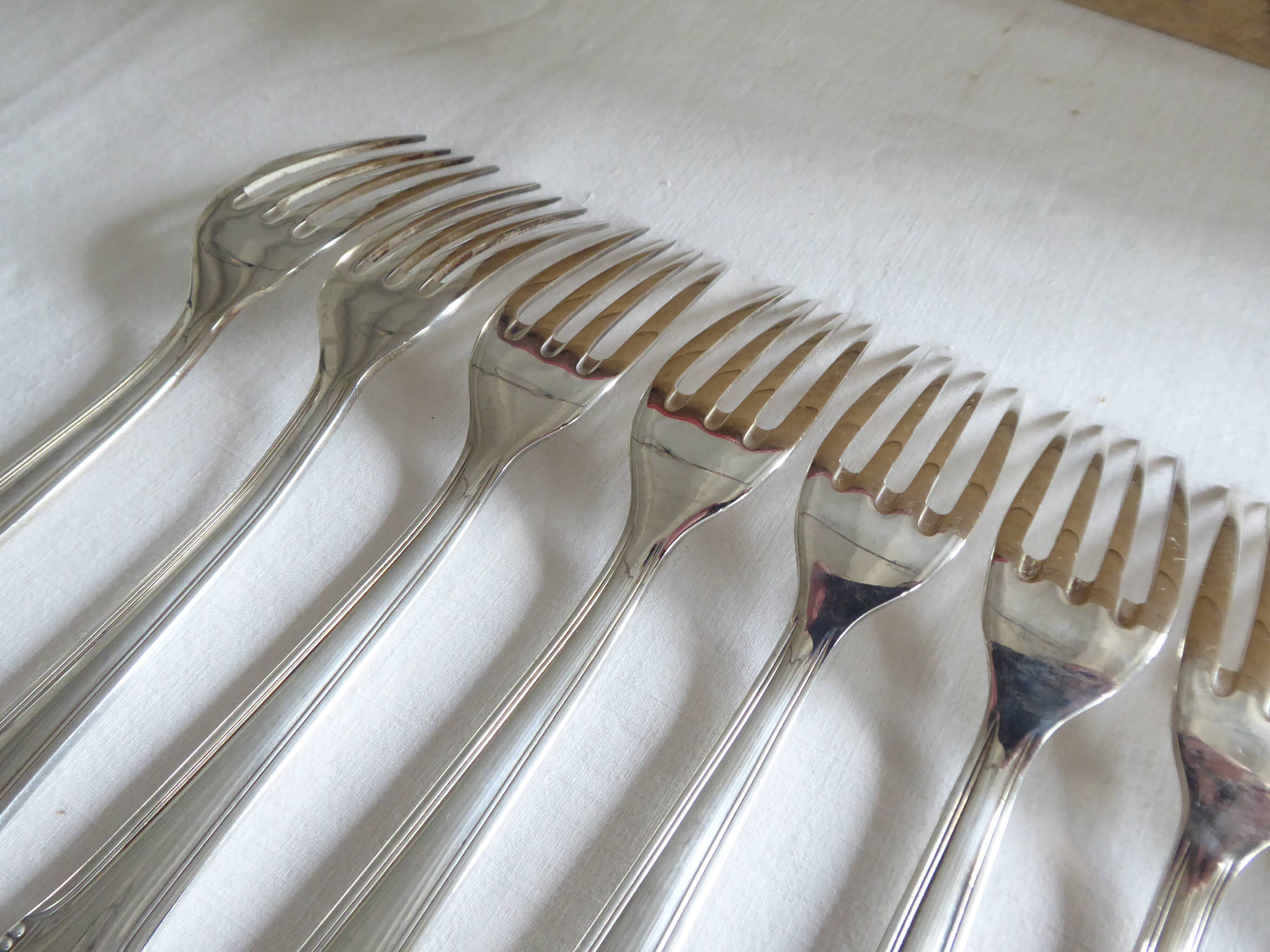 12 dessert forks, silver metal