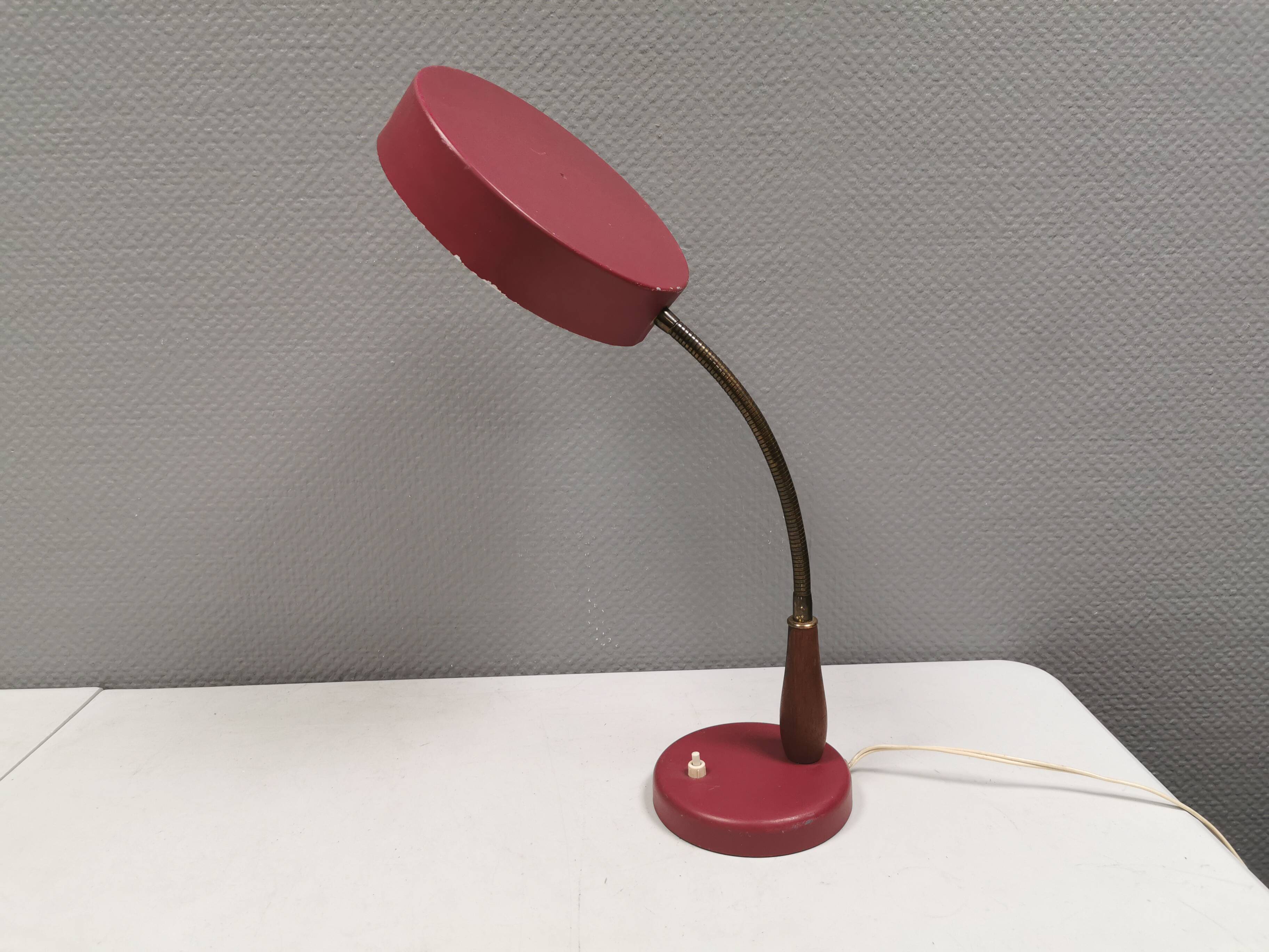Table lamp in aubergine coloured metal, brass bend and teak wood 1960-70s
