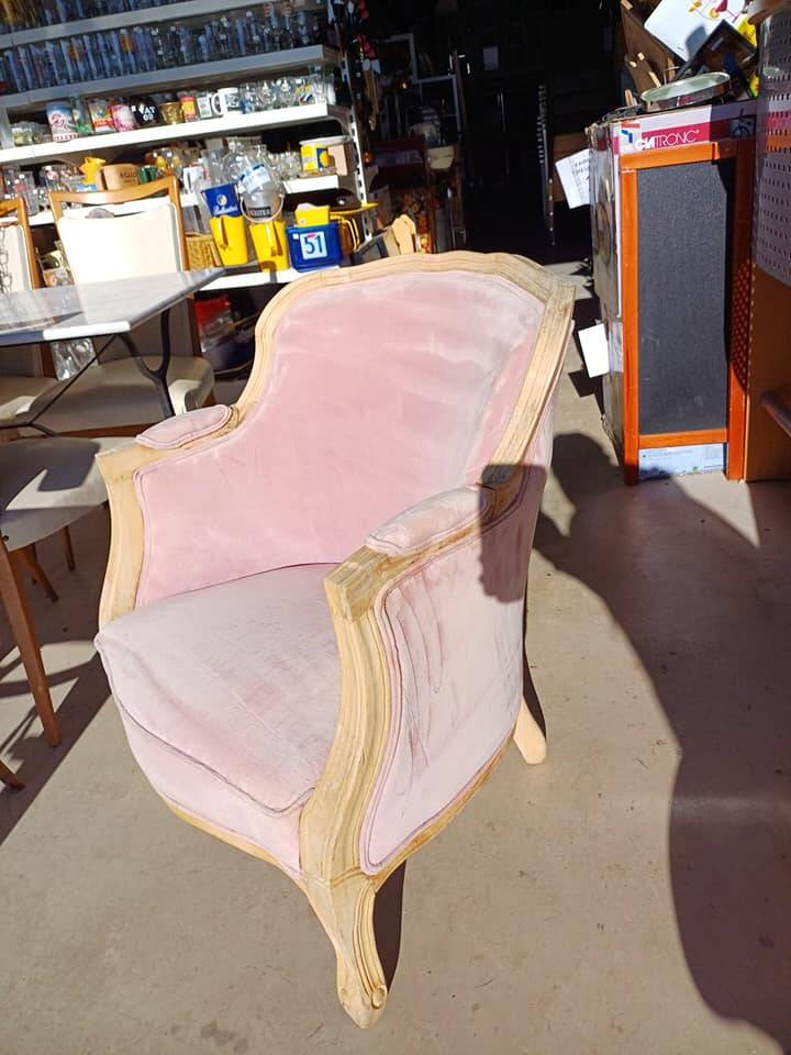 Louis XV style shepherdess armchair Huge job of sanding/stripping with raw wood (it's up to you to choose