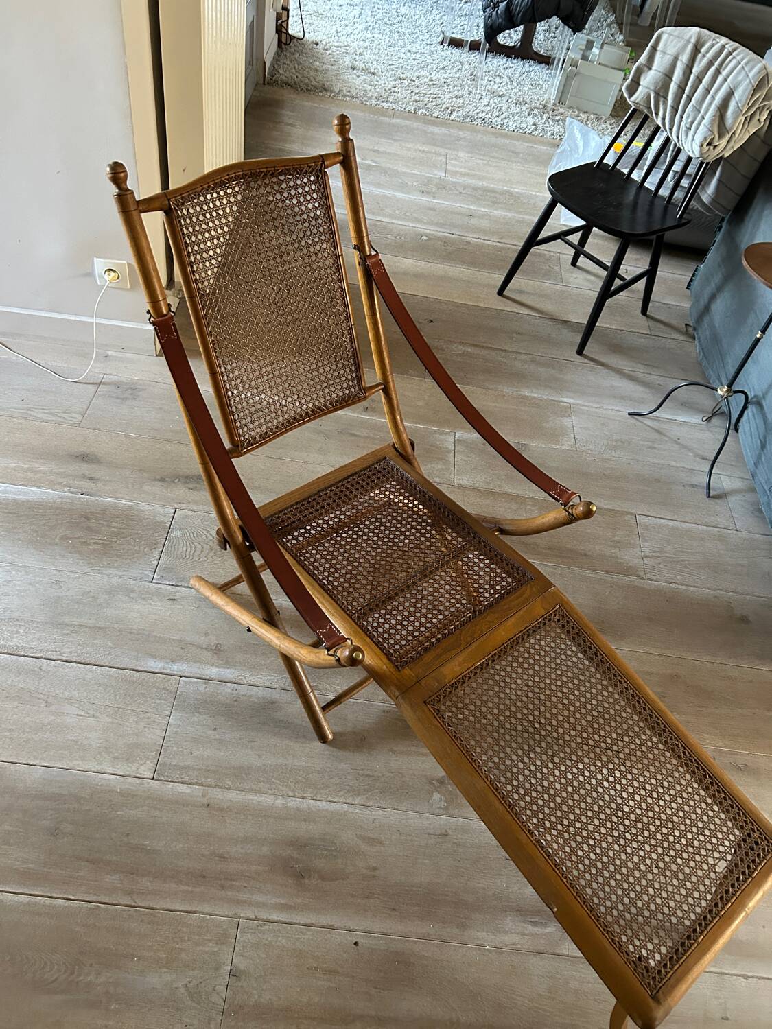 Wooden cane lounge chair