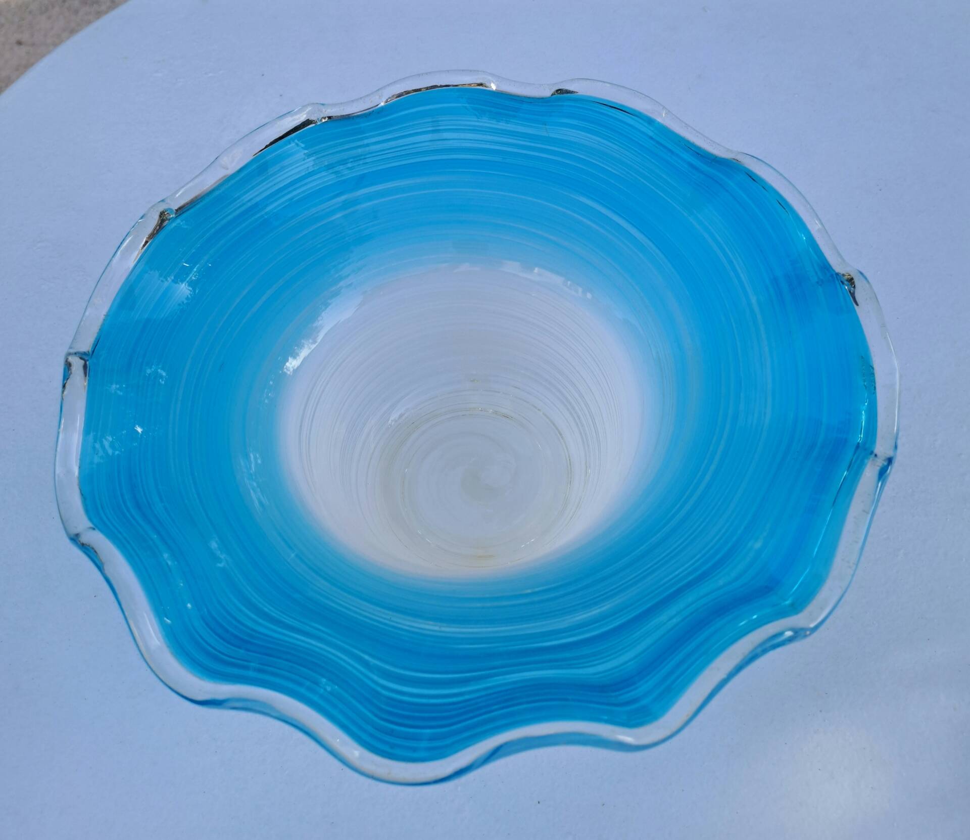 Coupe en verre soufflé filigrané Murano