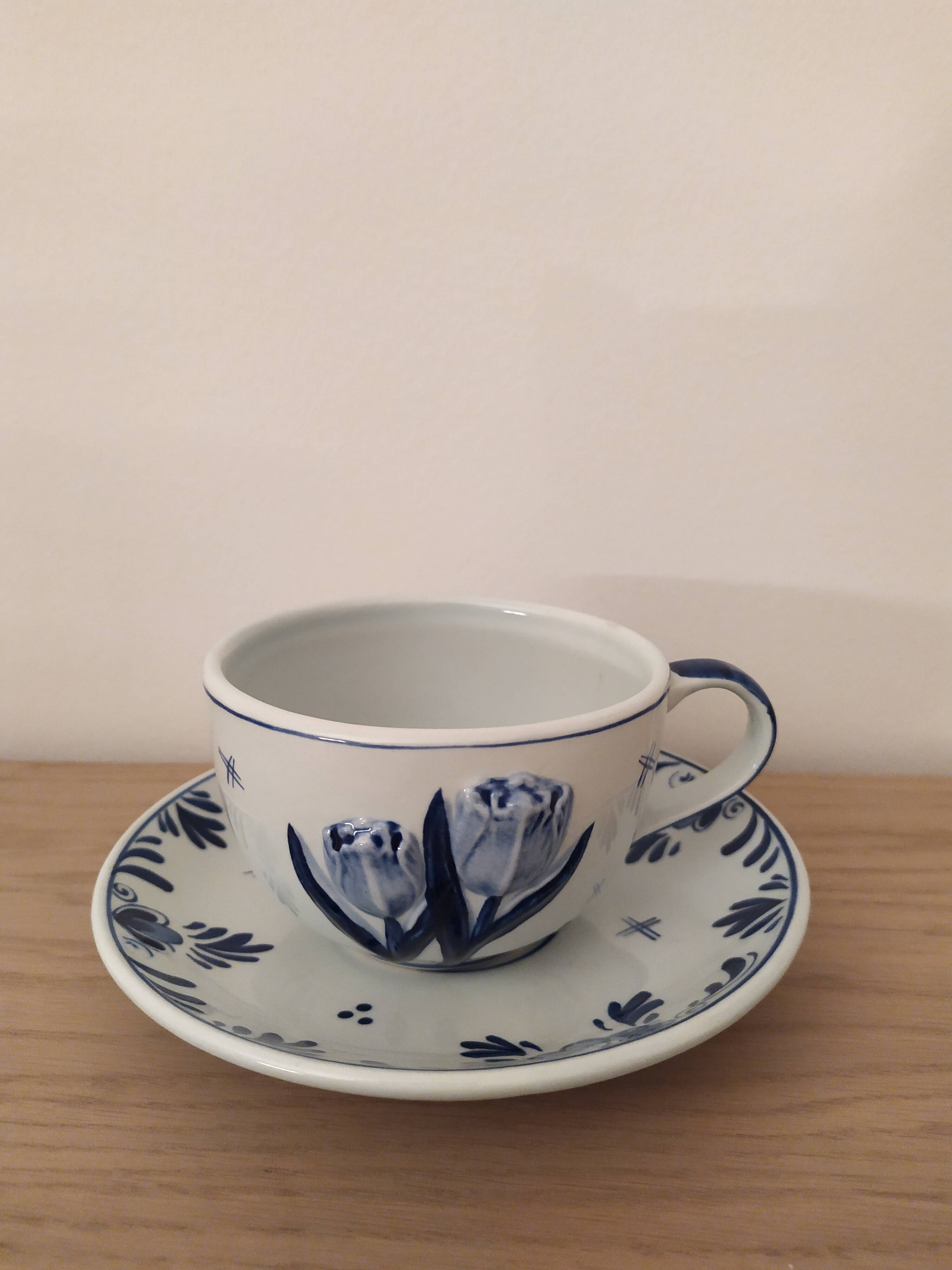 Delft's Blauw porcelain cup