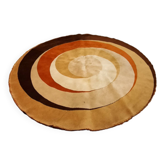 Circular rug with vintage psyche decor from the 60s