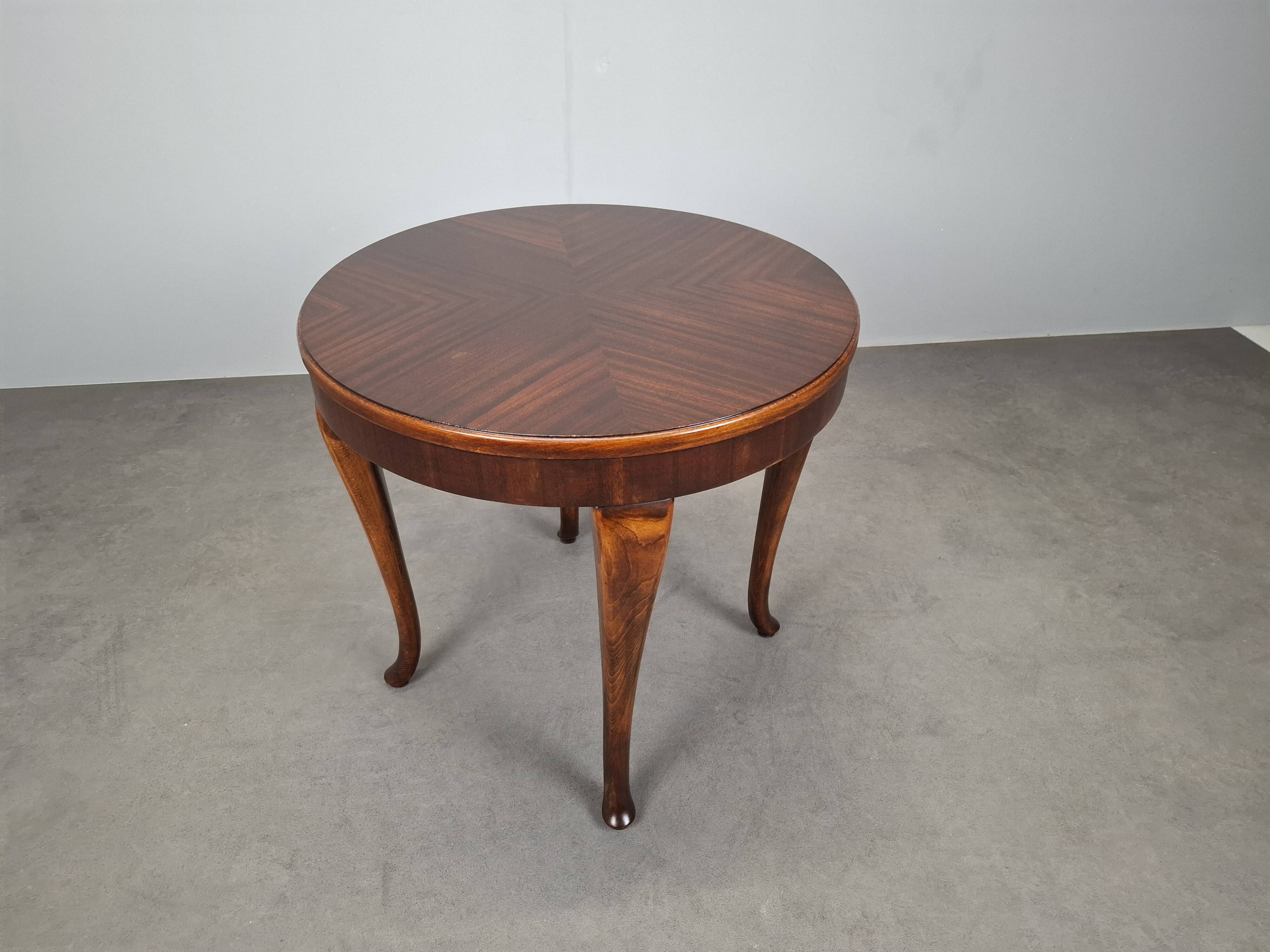 1930s Czechoslovak Art Deco Round Table in Wood and Veneer