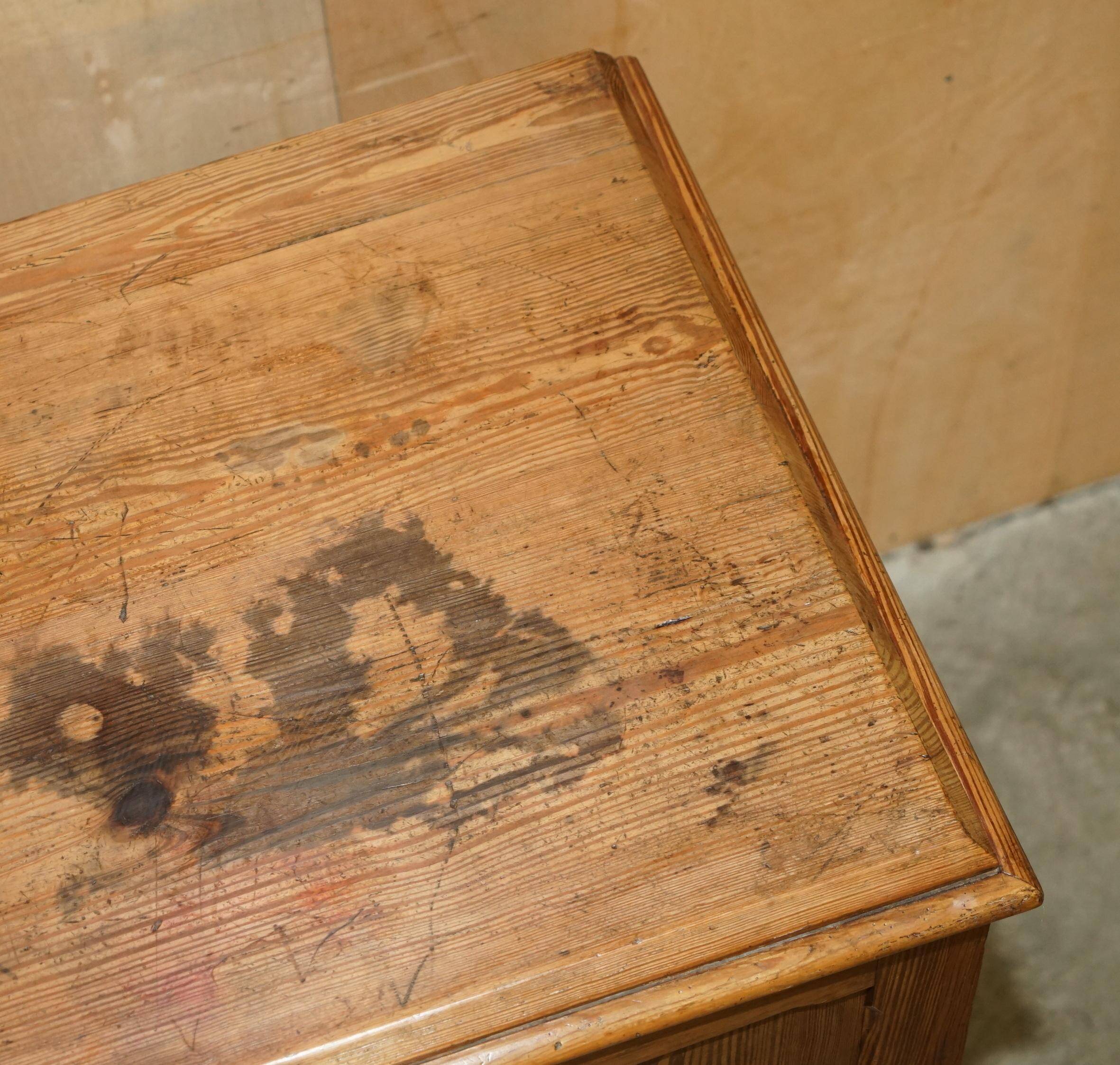 Buffet de gouvernante victorien antique en pin avec étagère coulissante