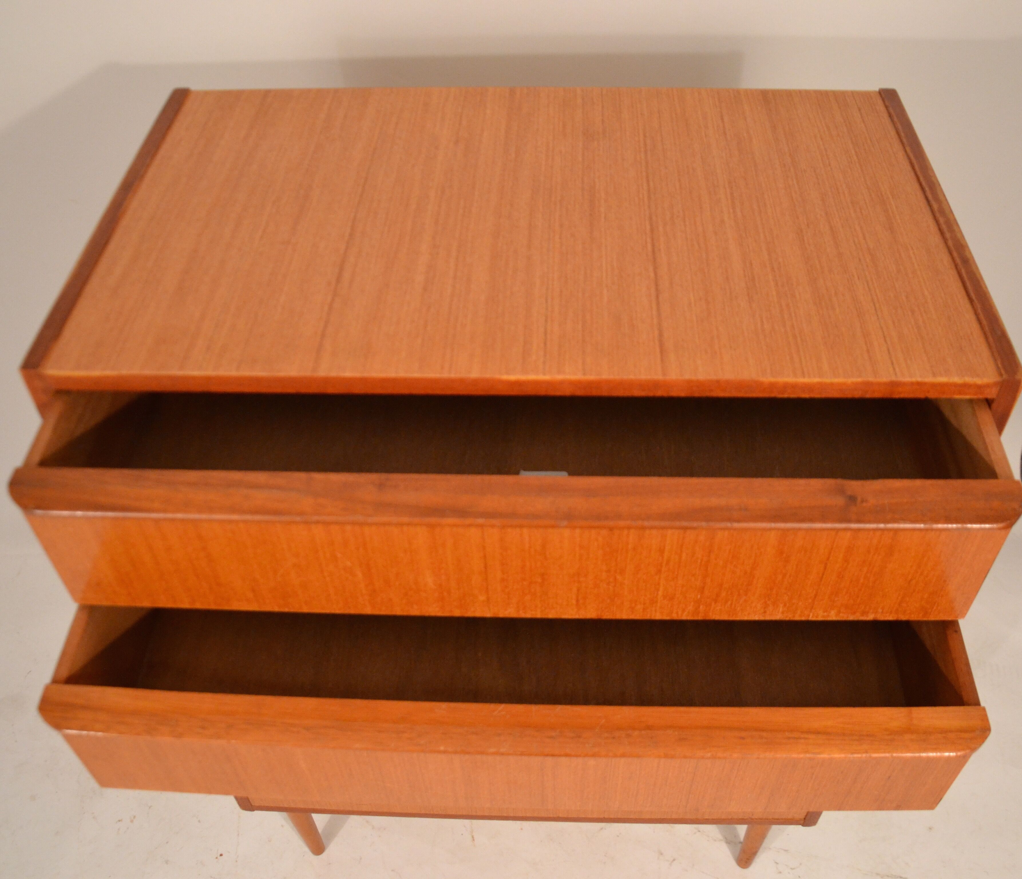 Small chest of drawers Scandinavian years 60