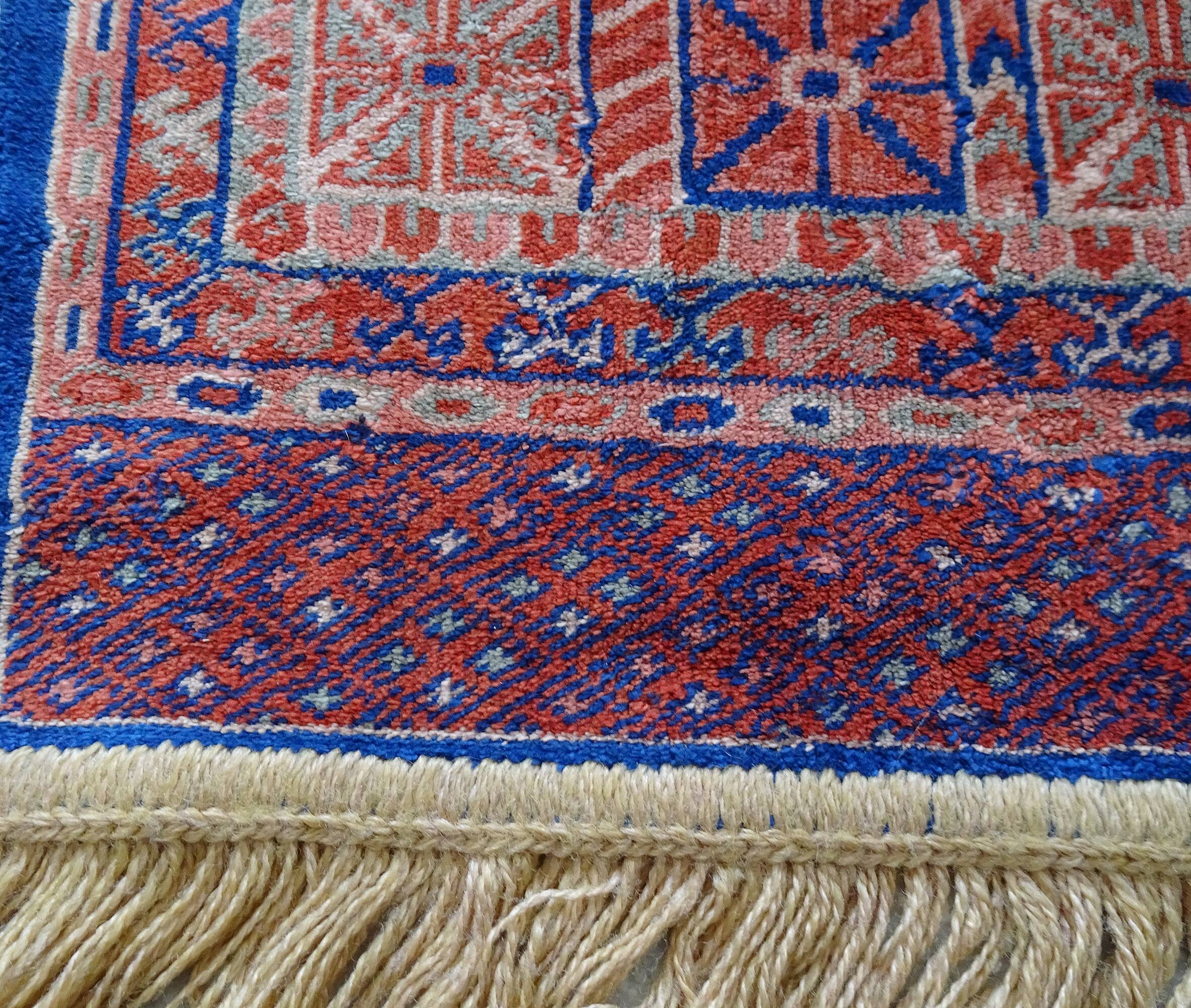 Orient carpet blue red with fringes