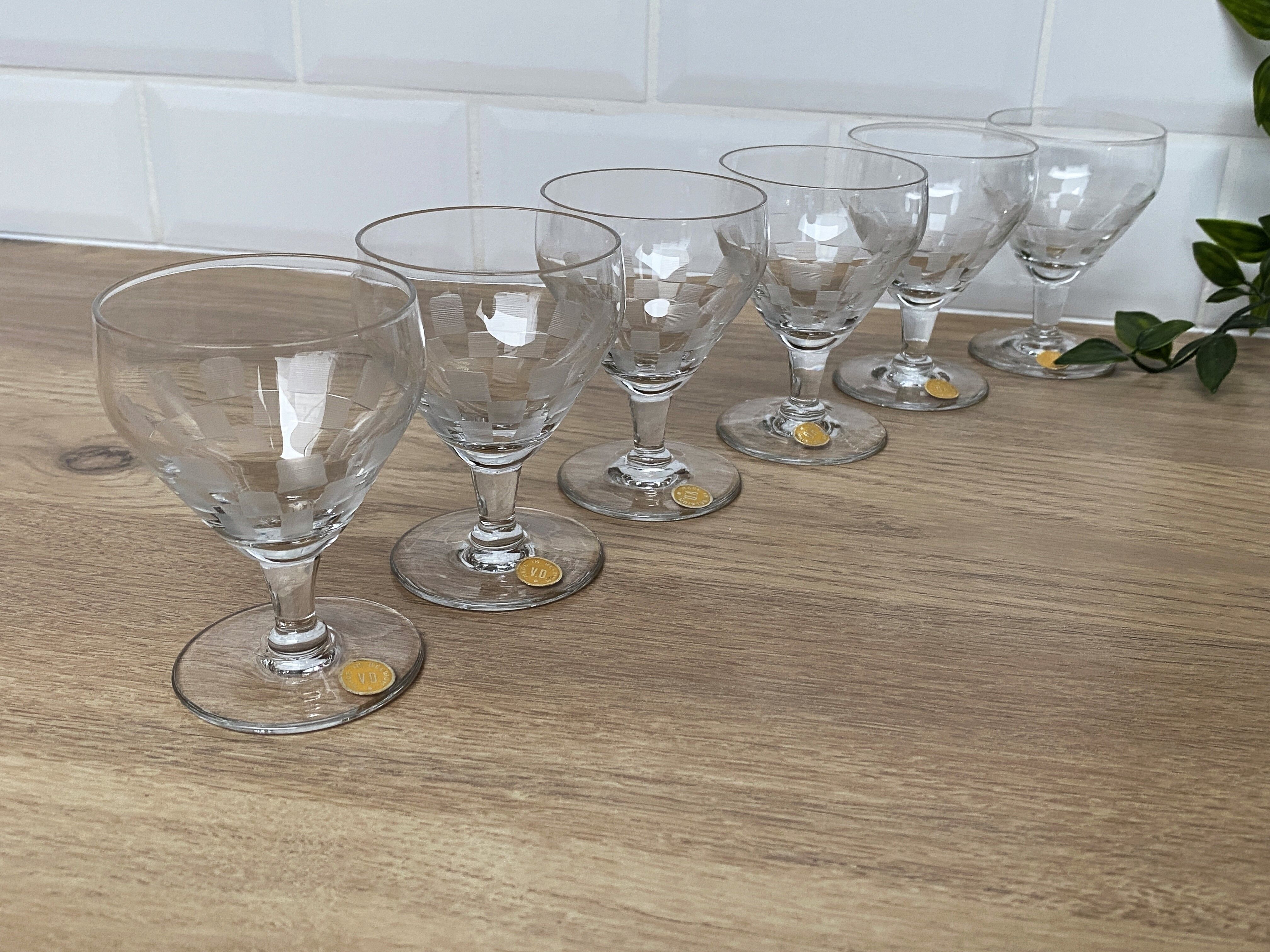 Set of 6 engraved wine glasses