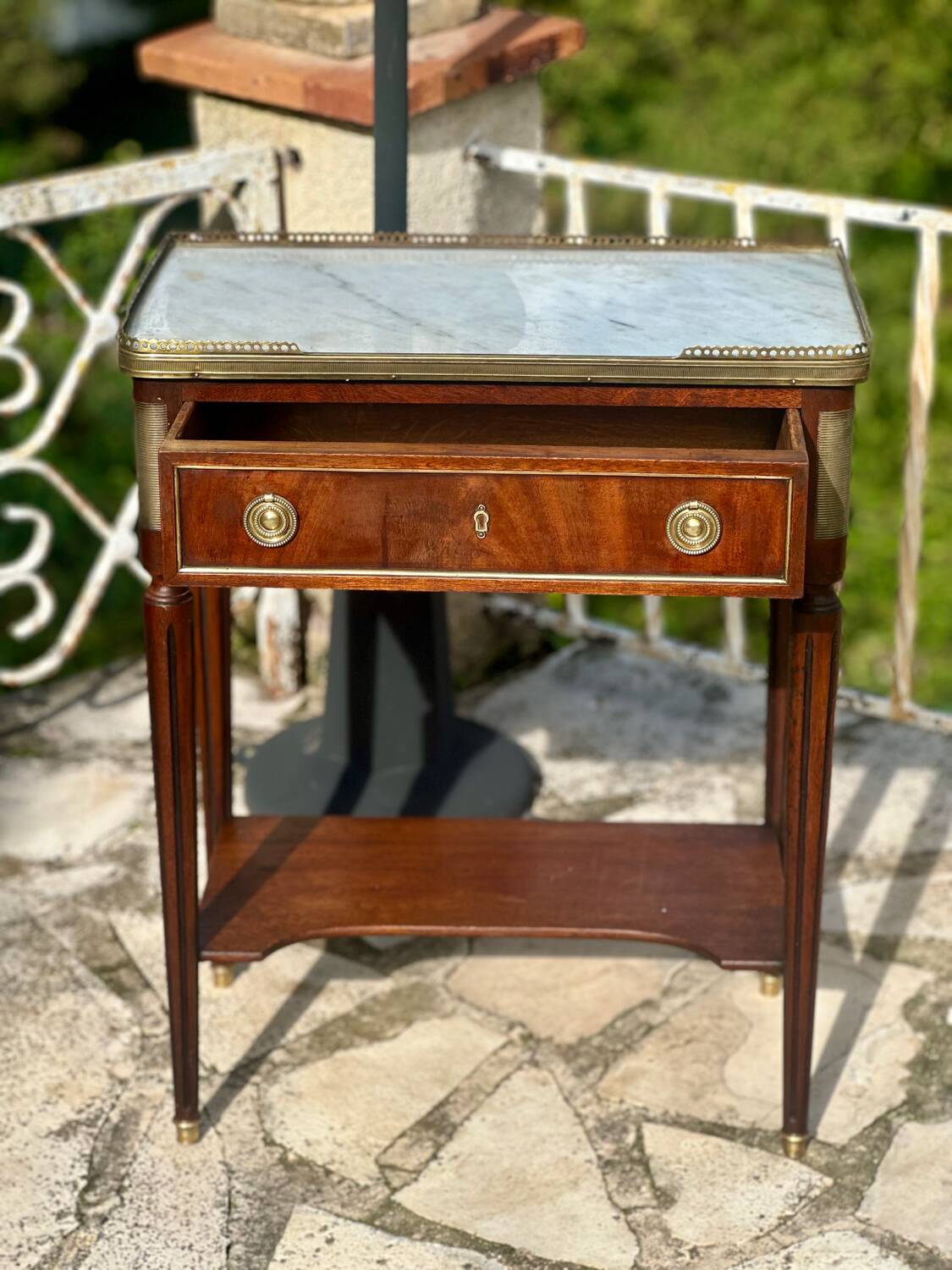 Small console in mahogany and gilded bronze, Louis XVI style. 19th century period.