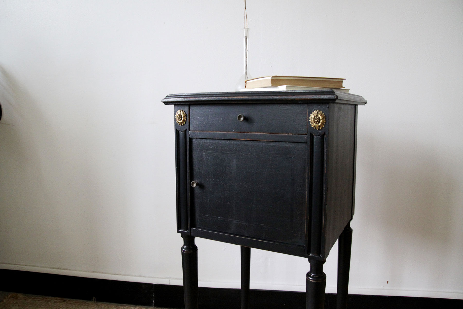 Black bedside Henri II