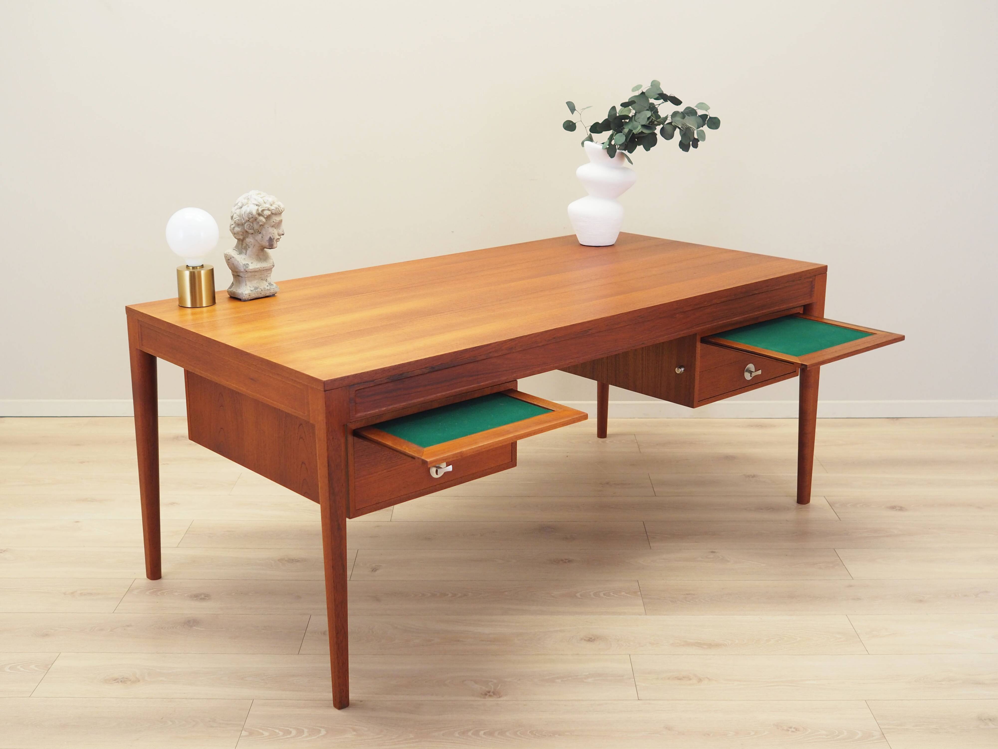 Teak desk, Danish design, 1970s, designer: Finn Juhl, manufacturer: France
