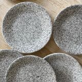 8 flat plates in speckled ceramic