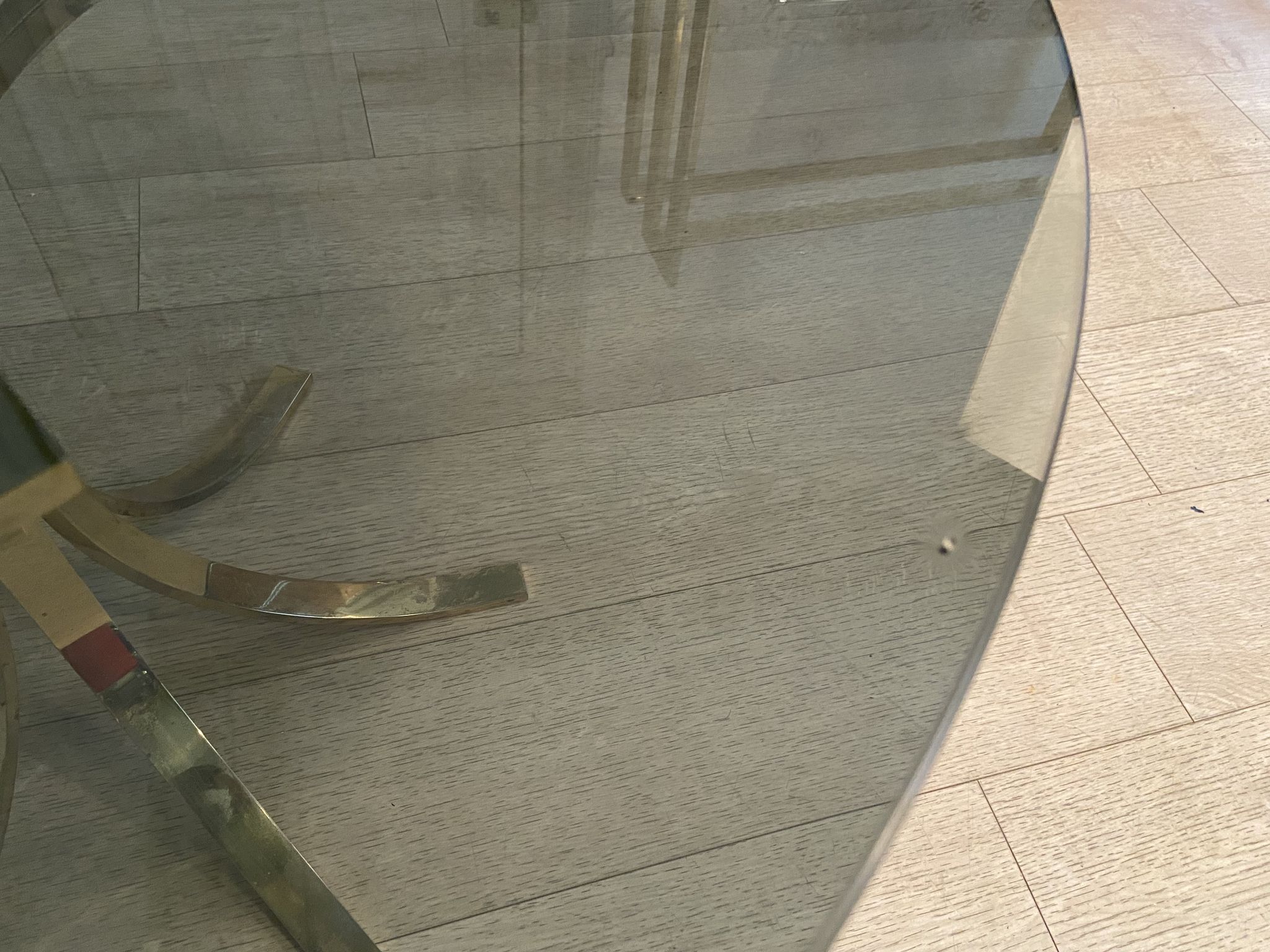 Table basse laiton et verre fumé, 1970s