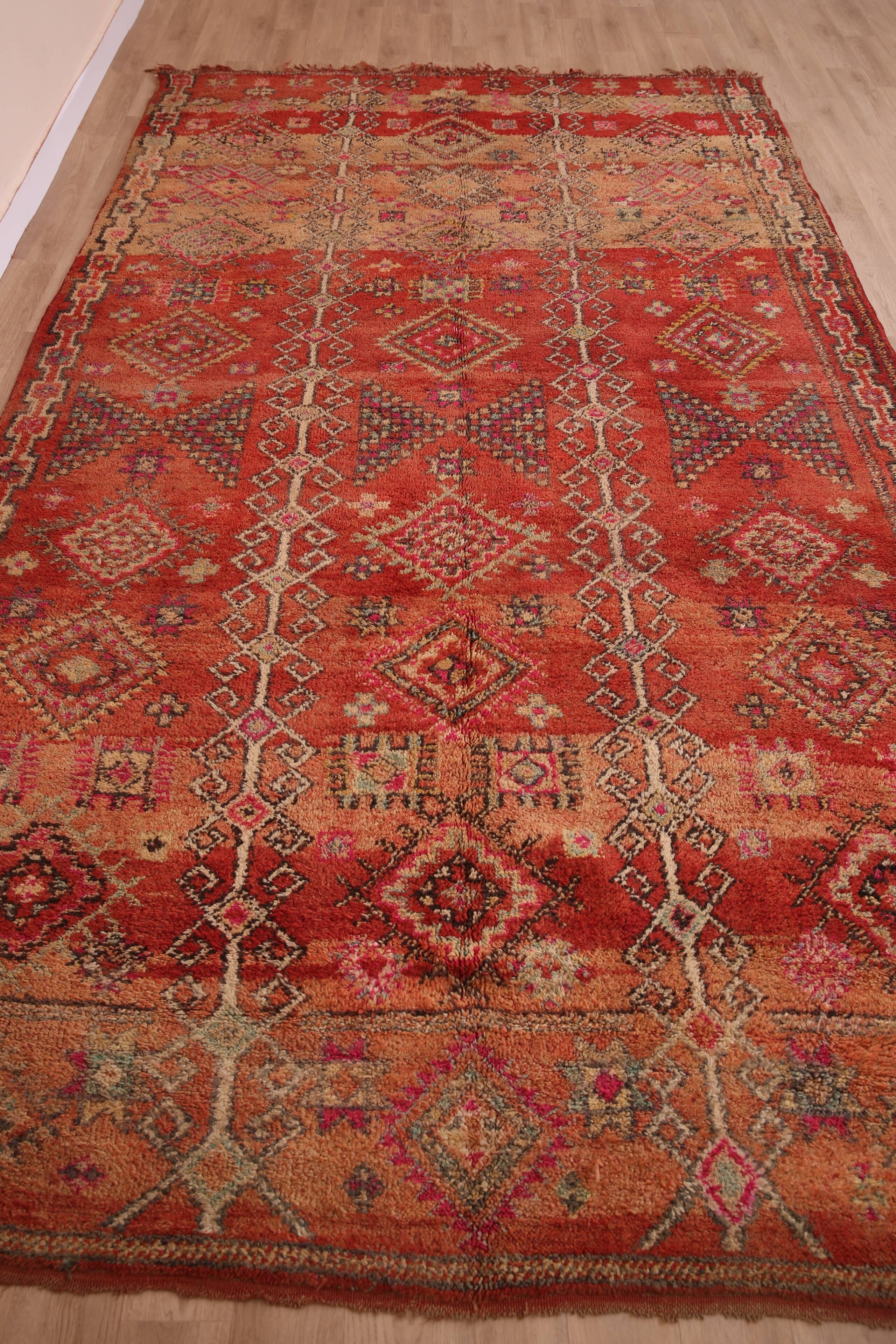 Vintage Moroccan Wool Rug 196 x 350 cm, Berber Handmade Bohemian Rug Unique