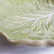 Dish in earthenware "chou leaf" Bordallo Pinheiro, 32 cm