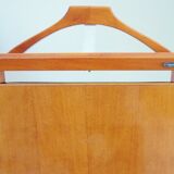 Valet de chambre en bois, signé Fratelli Reguitti, années 60, sur roulettes