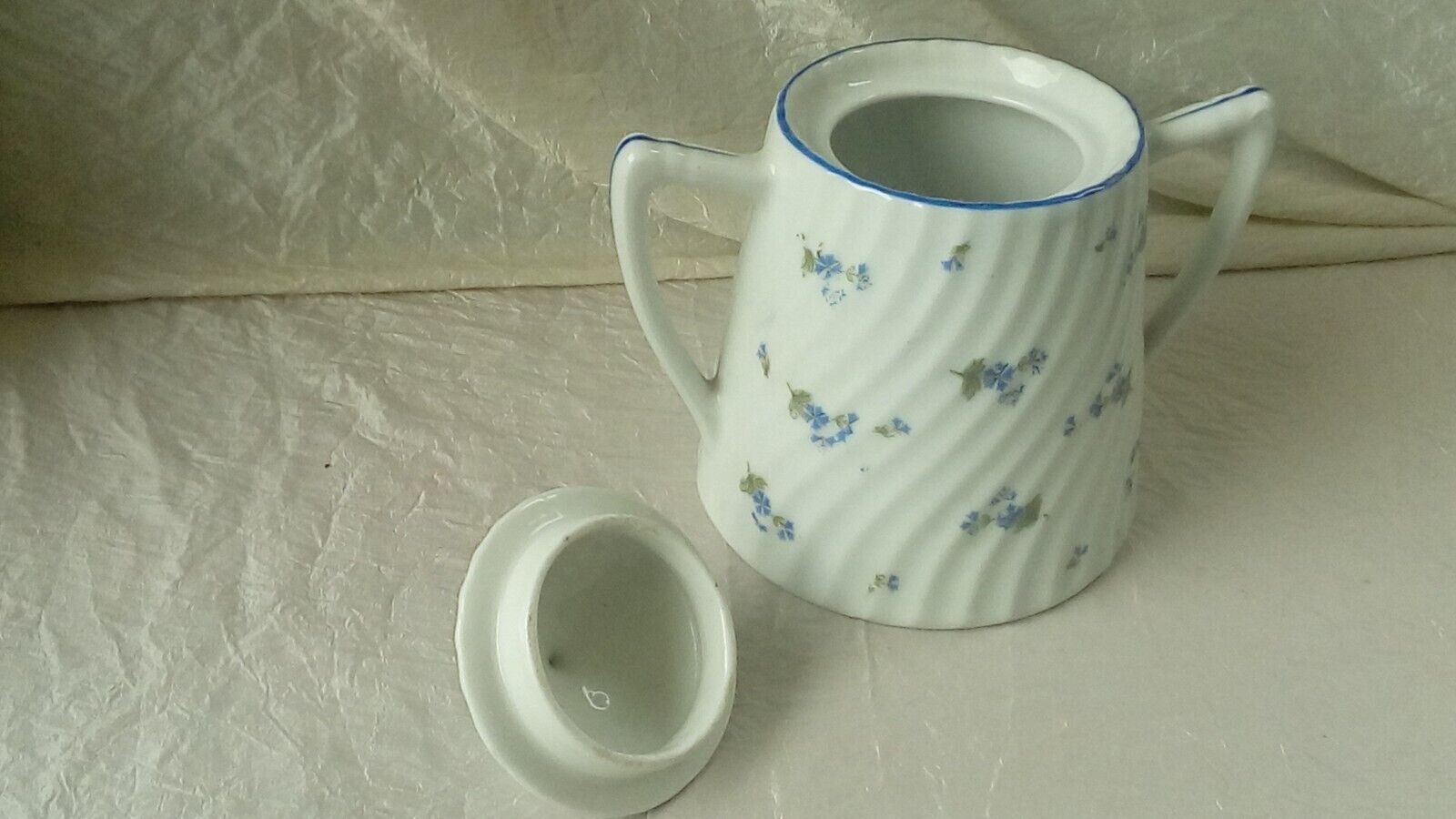 Twisted porcelain sugar bowl decoration blueberry barbel