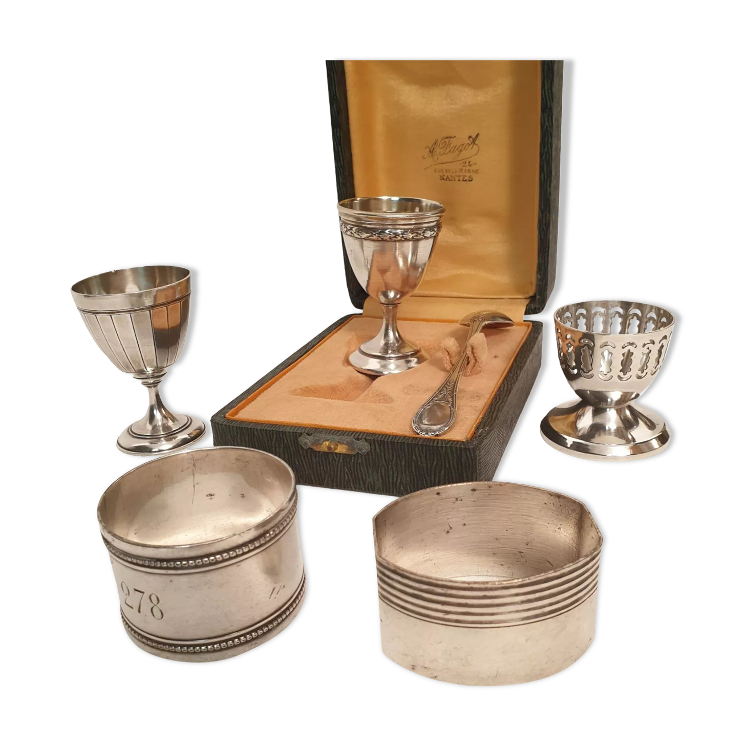 3 shells and 2 silver metal napkin rings