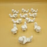 12 porte-couteaux vintage en porcelaine figurant des chérubins