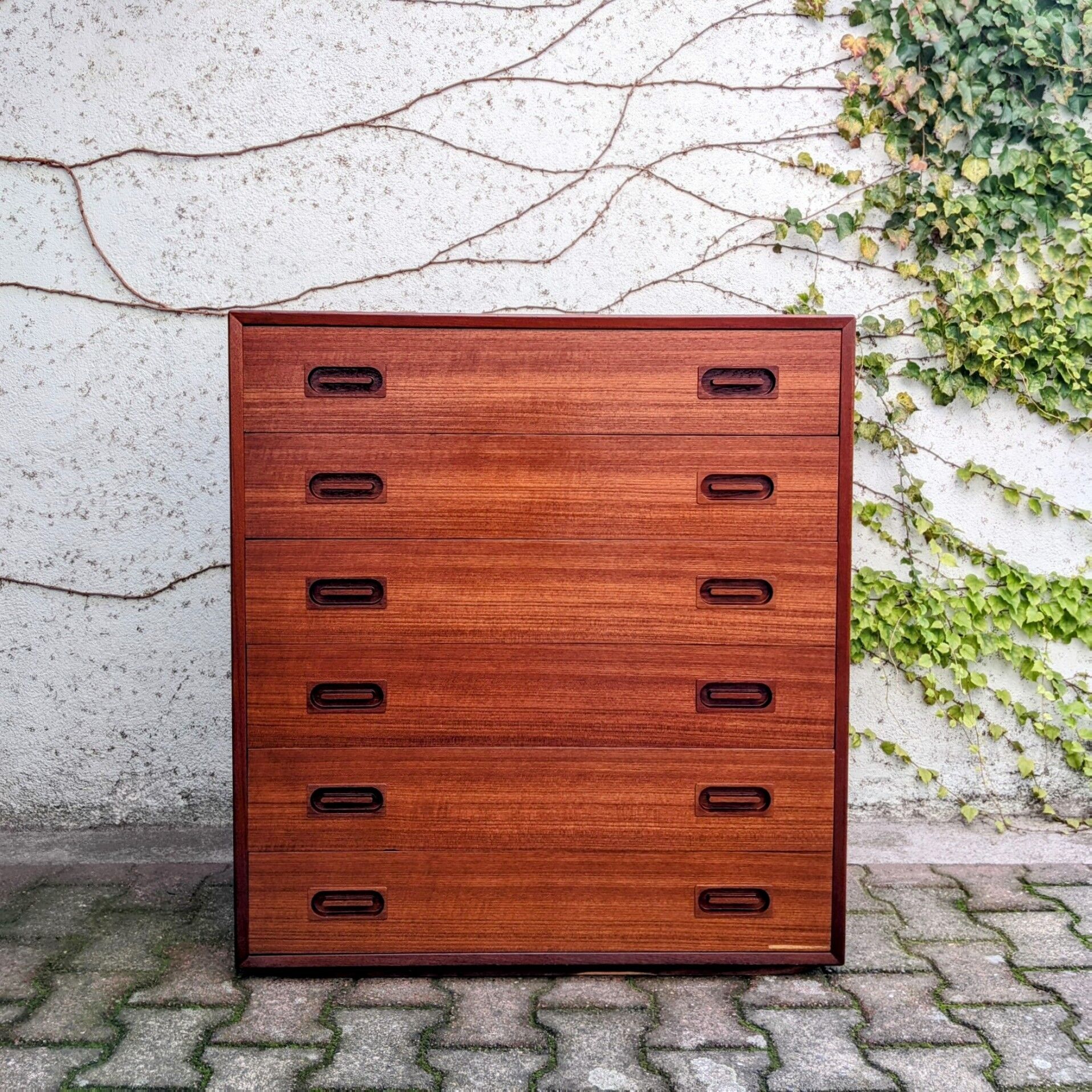 Danish teak chest of drawers by Dyrlund, 1960