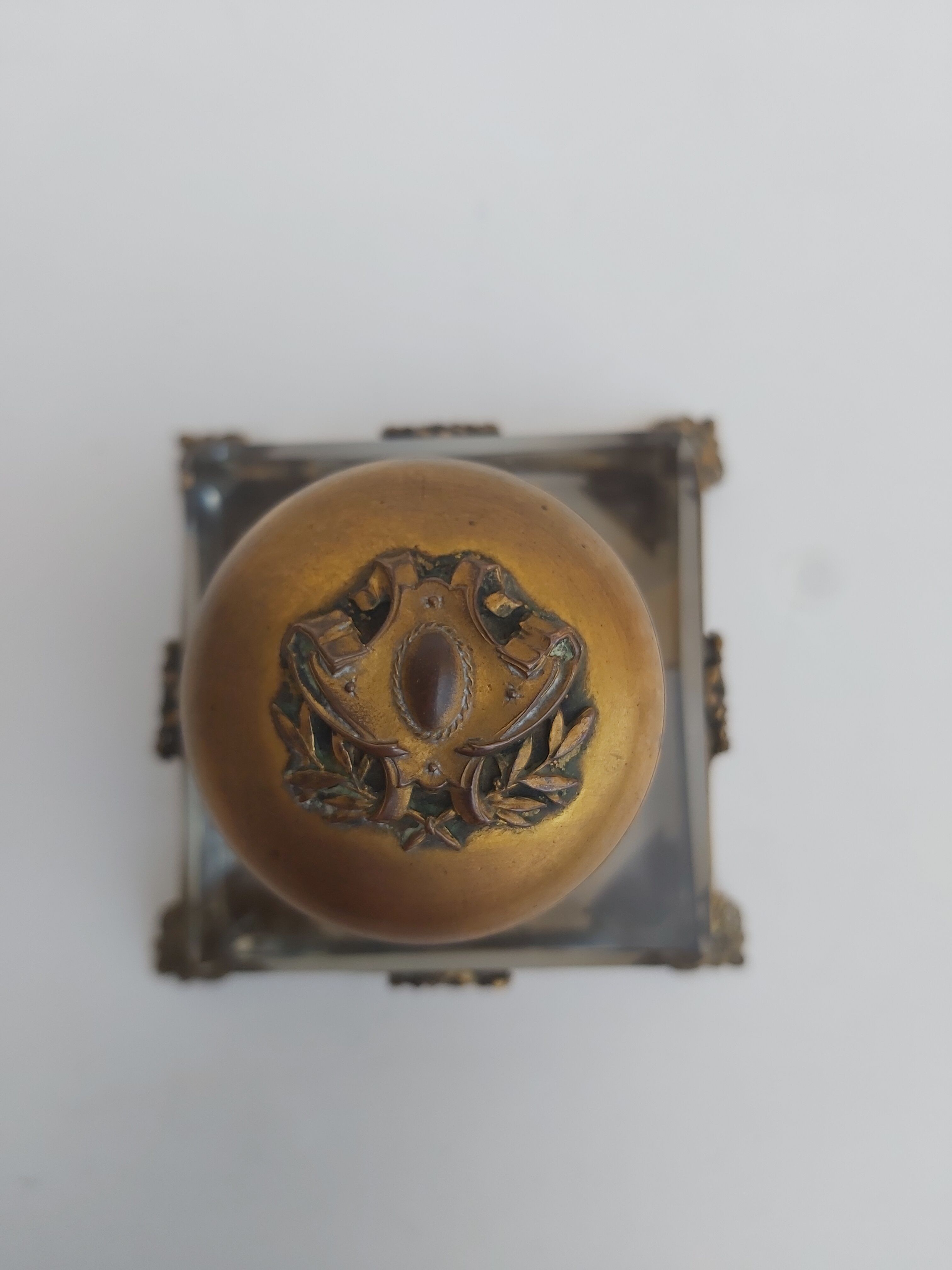 Bronze and crystal inkwell nineteenth Louis XVI and Marie-Antoinette medallion