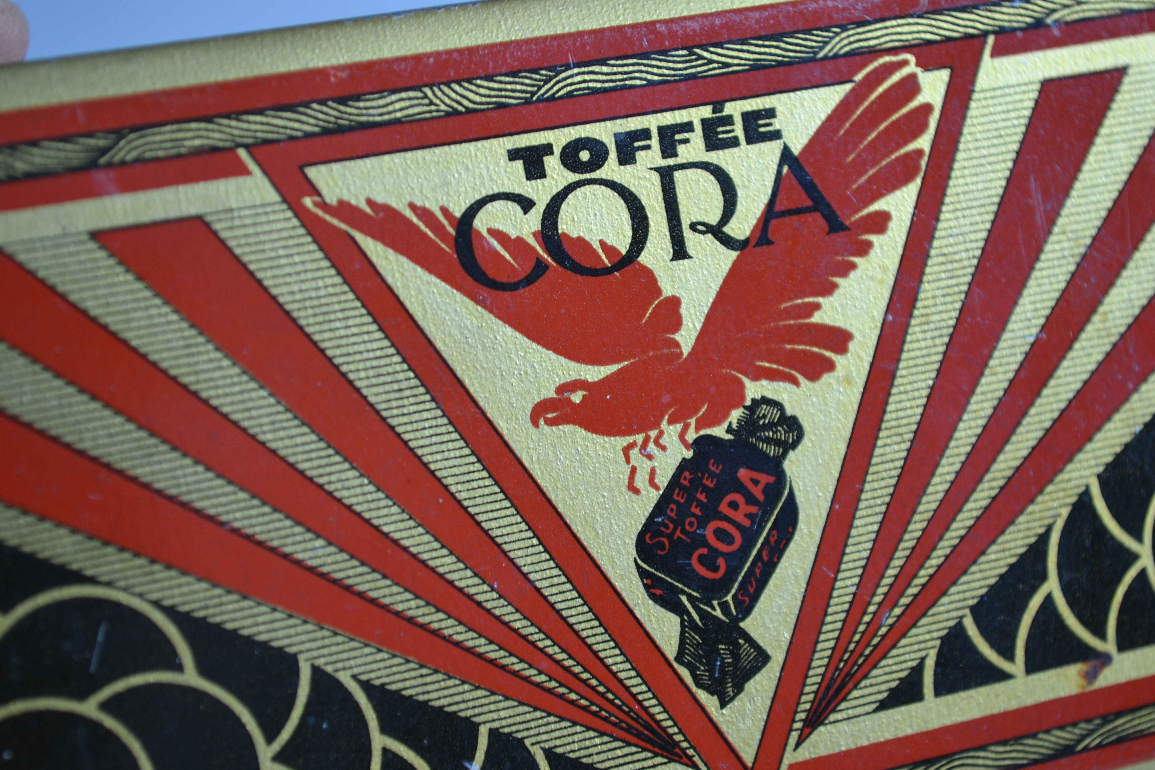 Advertising box toffee cora tole lithograph