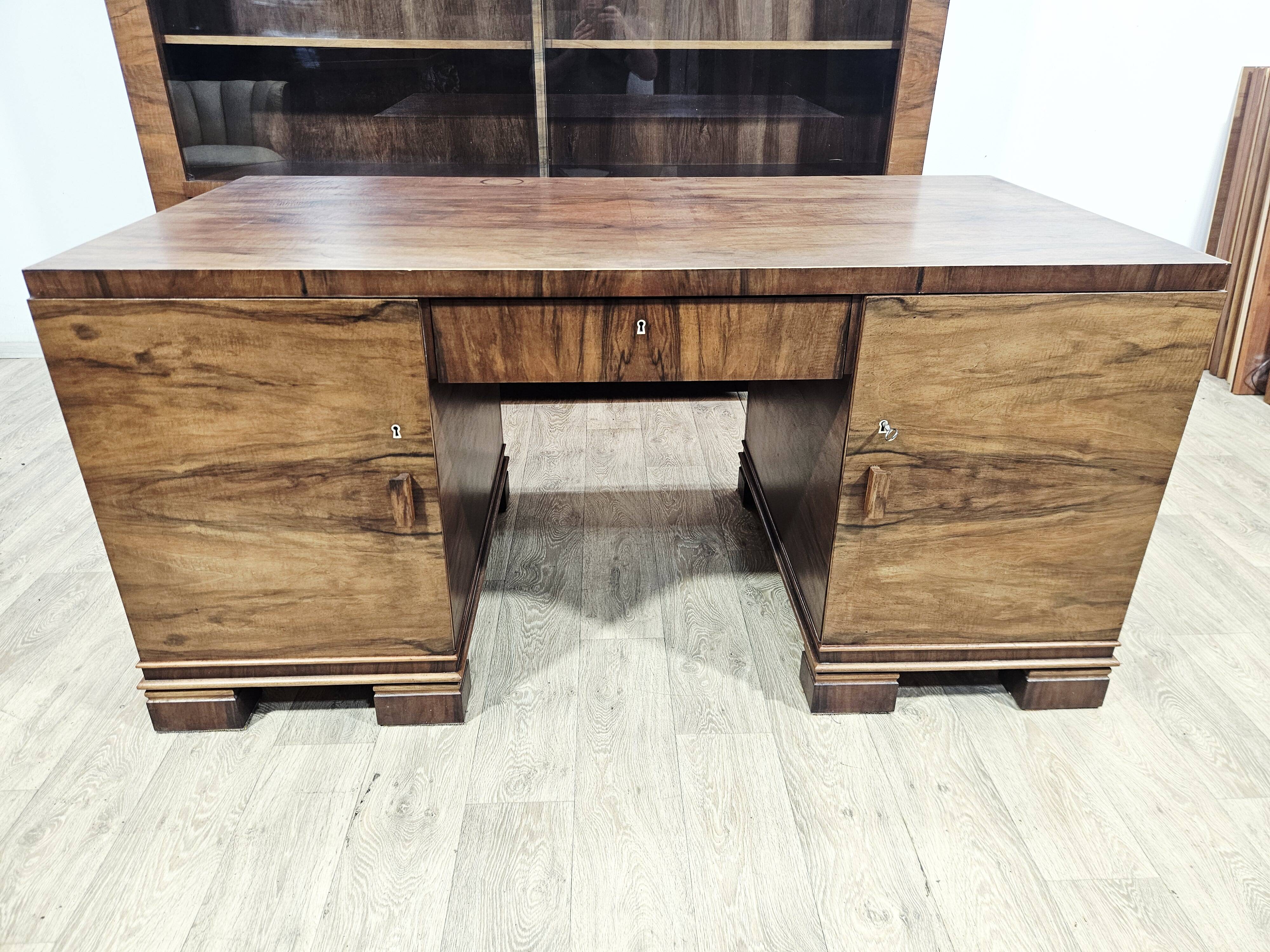 Ensemble de bureau exécutif monumental / Art Déco / Noyer / Années 1940.