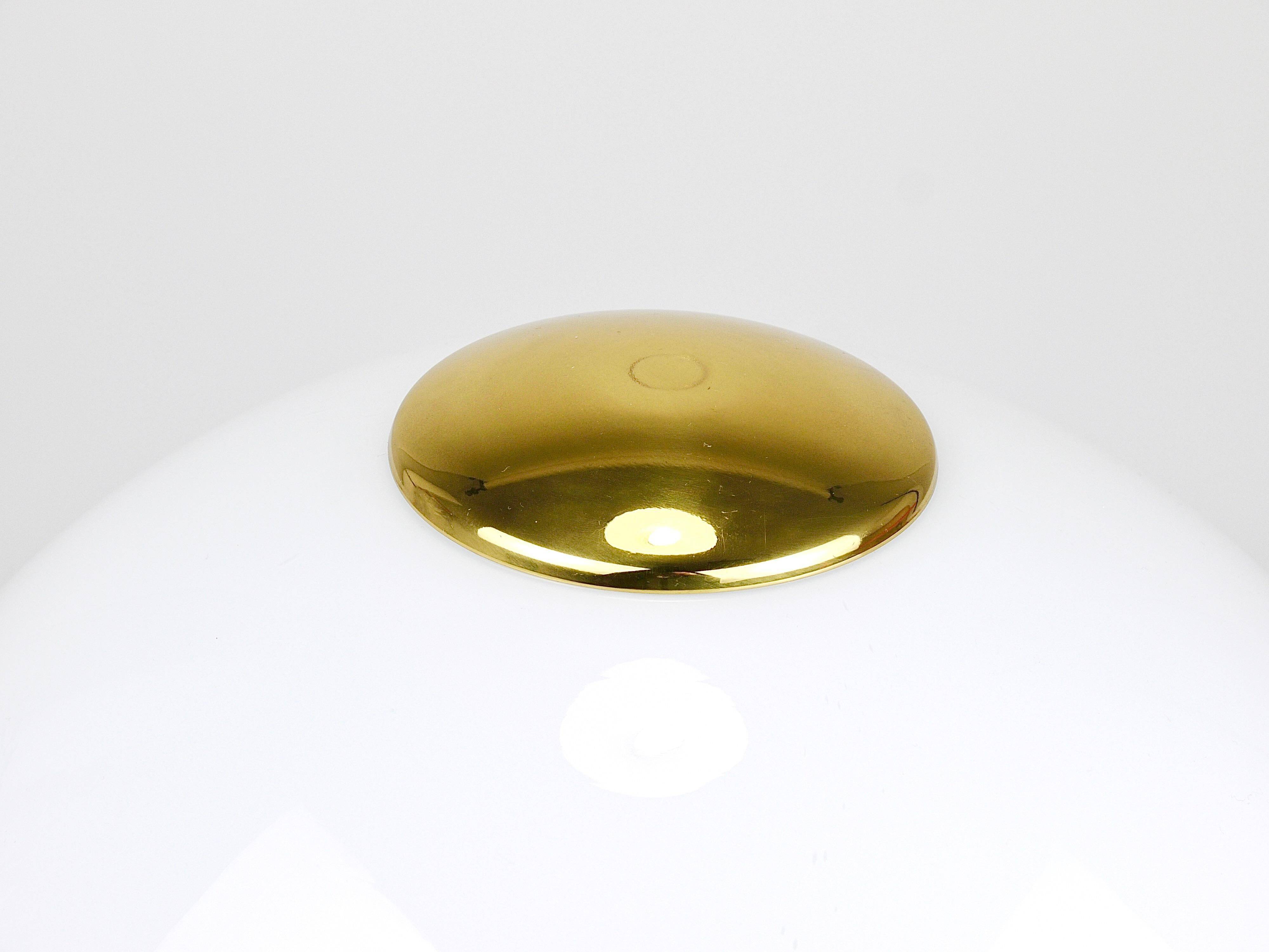 F. Fabbian Mushroom Table Lamp in White and Gold Murano Glass, Italy, 1970s