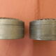 Lot de 2 boites à poudre Art Déco en alu