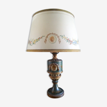 Antique style table lamp