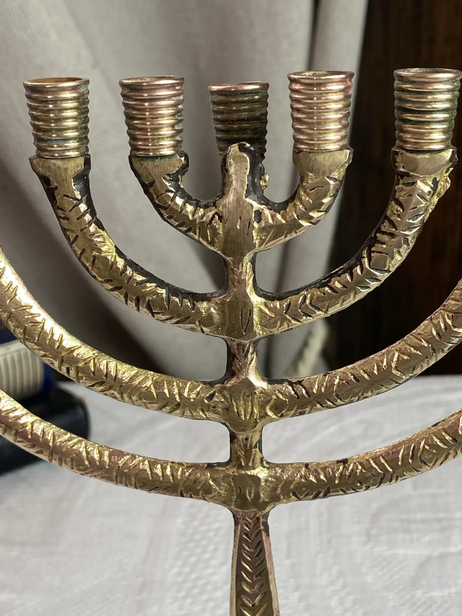 Chandelier, menorah à  neuf branches en laiton massif 