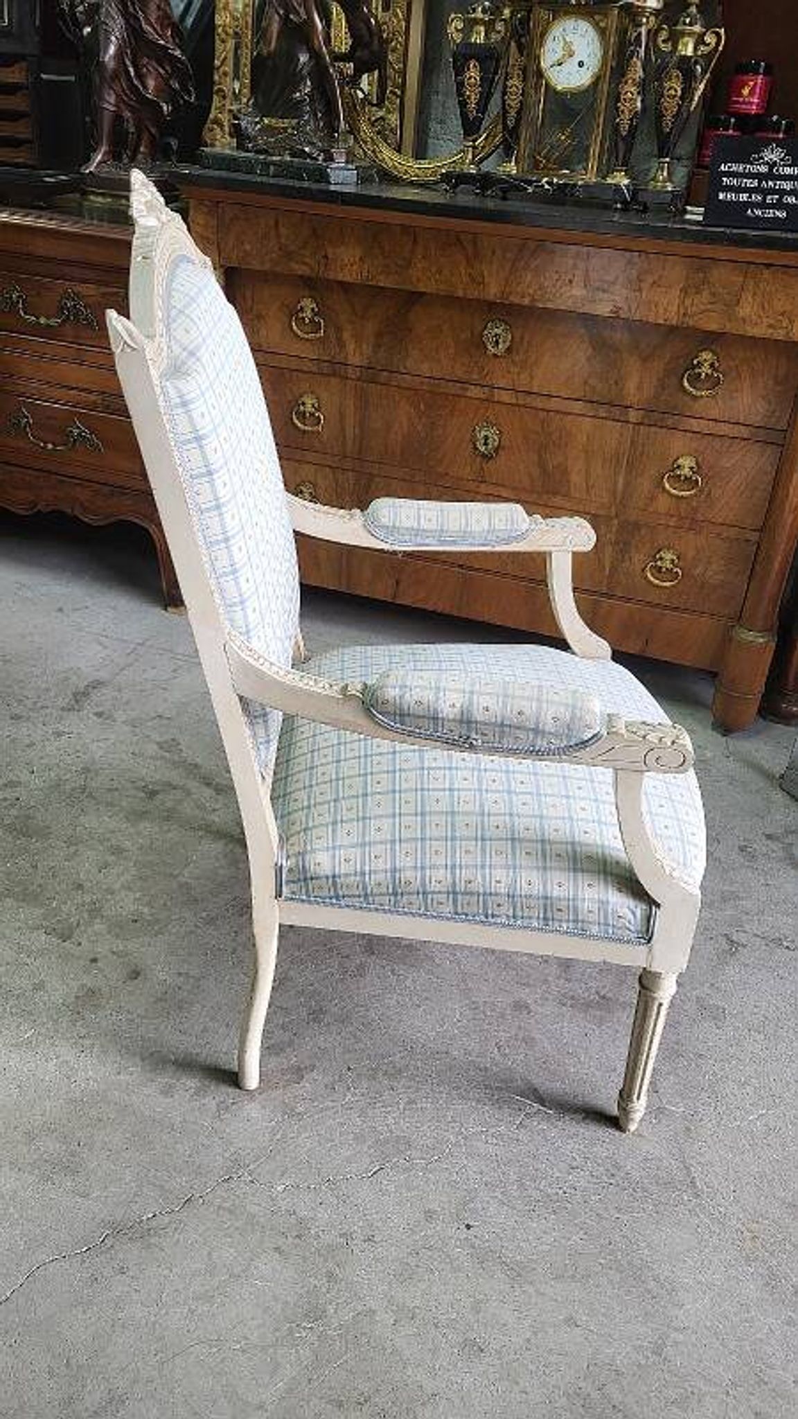 LOUIS XVI STYLE WHITE ARMCHAIR FROM THE 19TH CENTURY REF JE