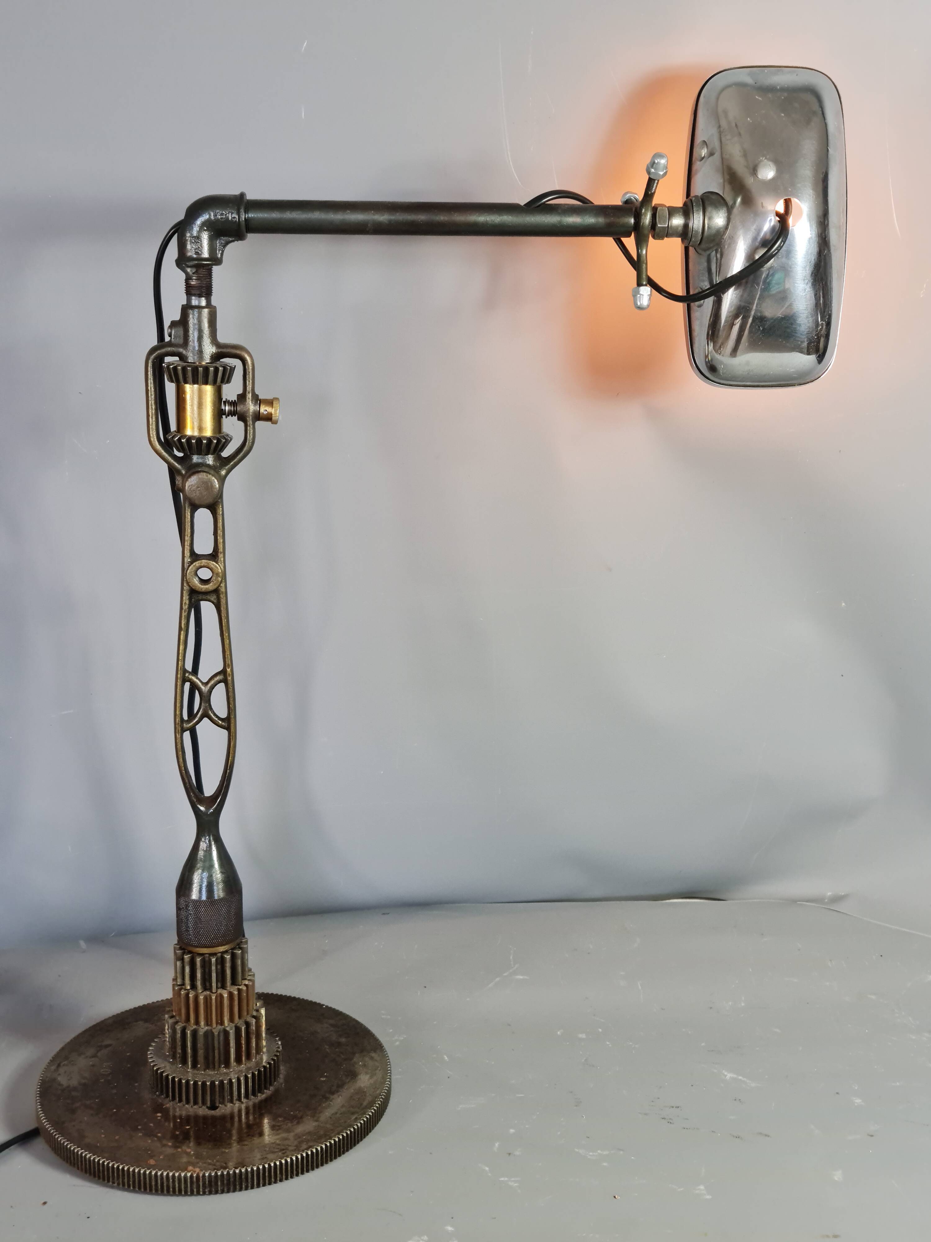 Industrial table or desk lamp, orientable. H.54 cm
