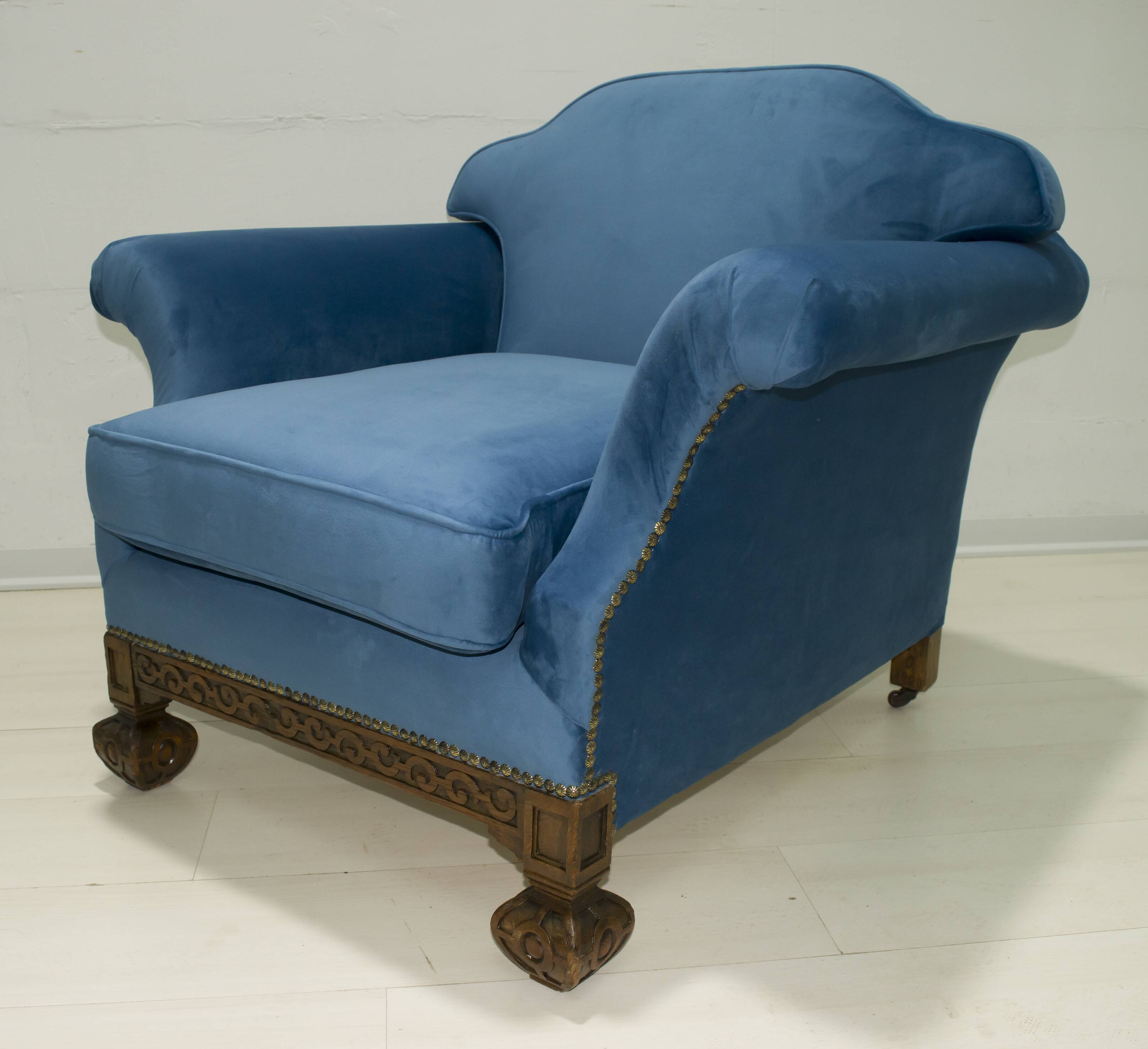Pair of 19th Century Neo Renaissance Oak and Blue Velvet Italian Armchairs