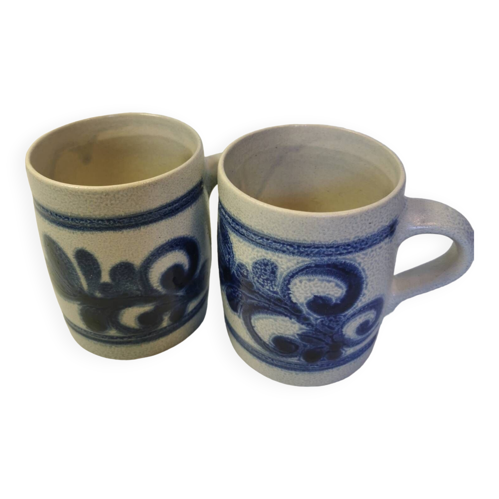 Ensemble de 2 mugs en grès émaillé au sel bleuit à la main, gris-bleu, motifs traditionnels