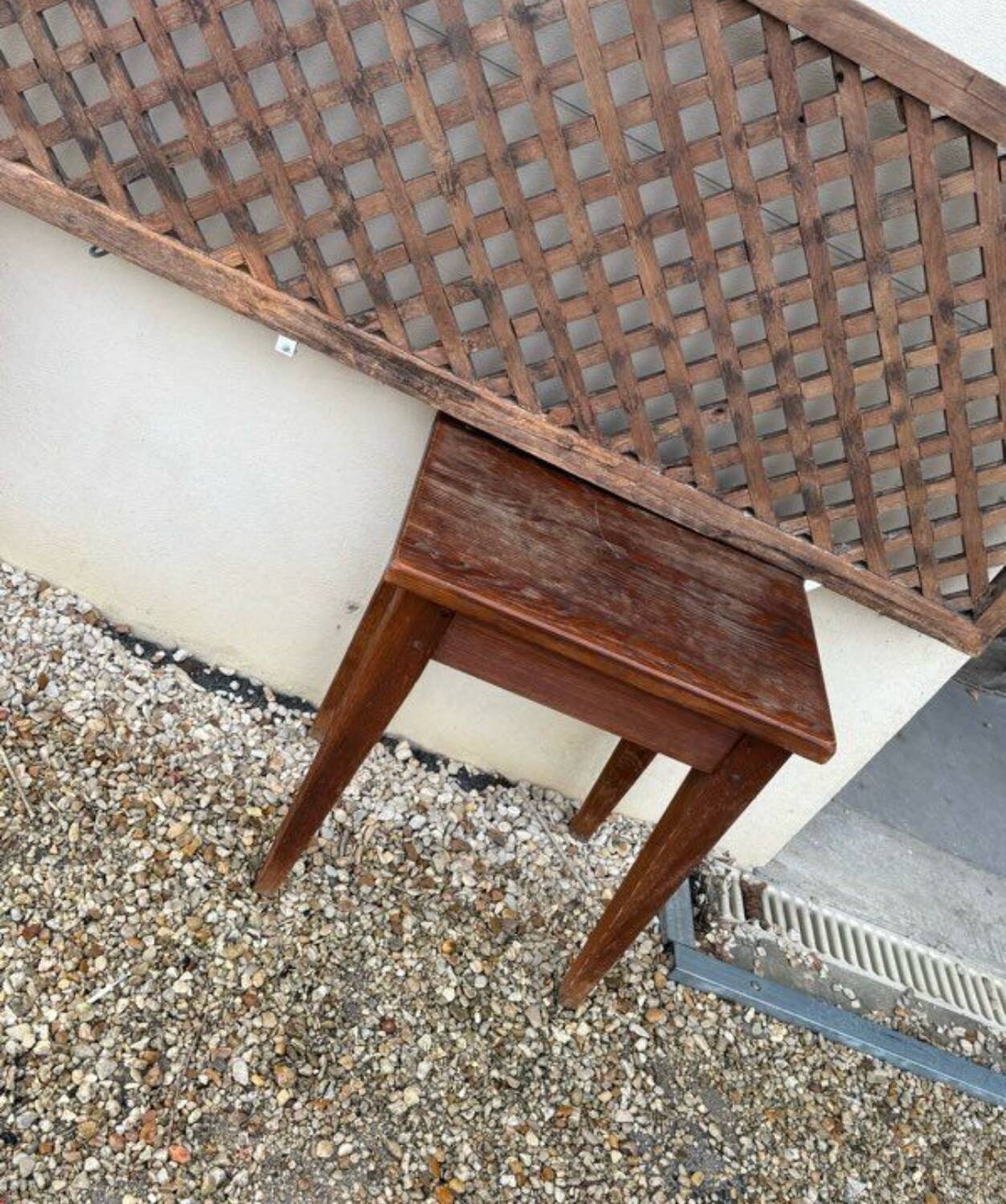 Headboard and its two wooden bedside tables.