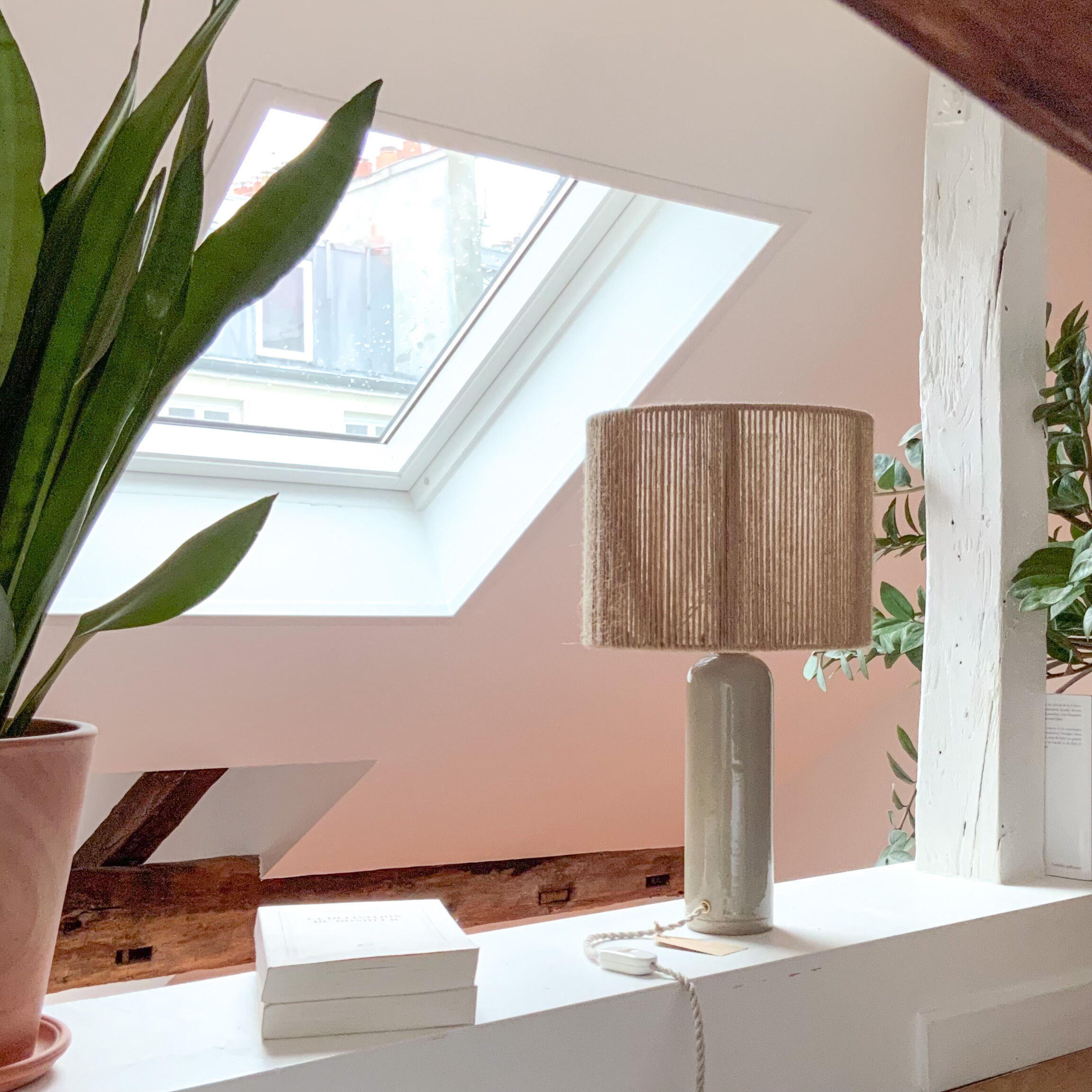 Sandstone lamp and jute thread