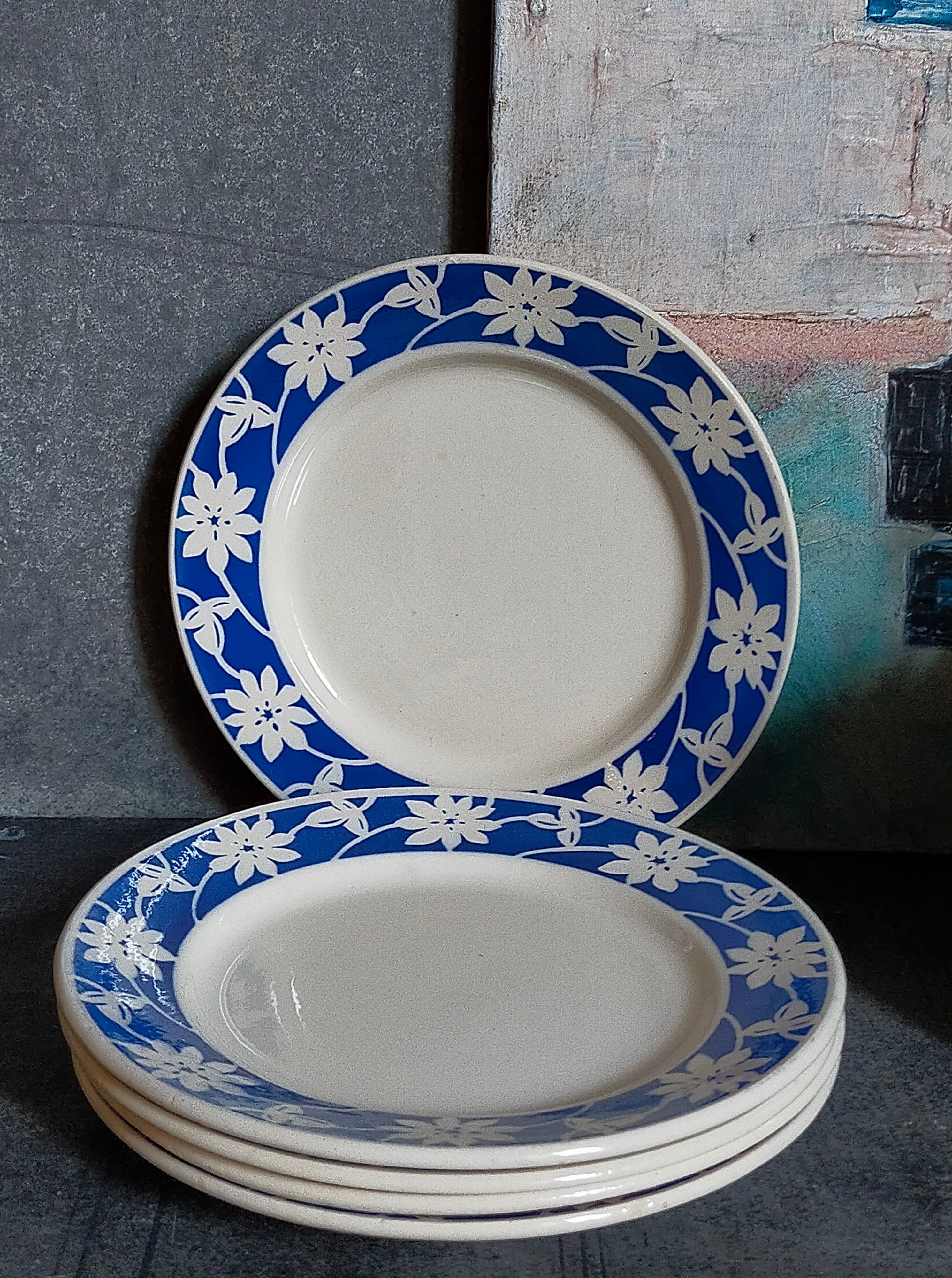 Cinq assiettes à dessert de Badonviller aux fleurs