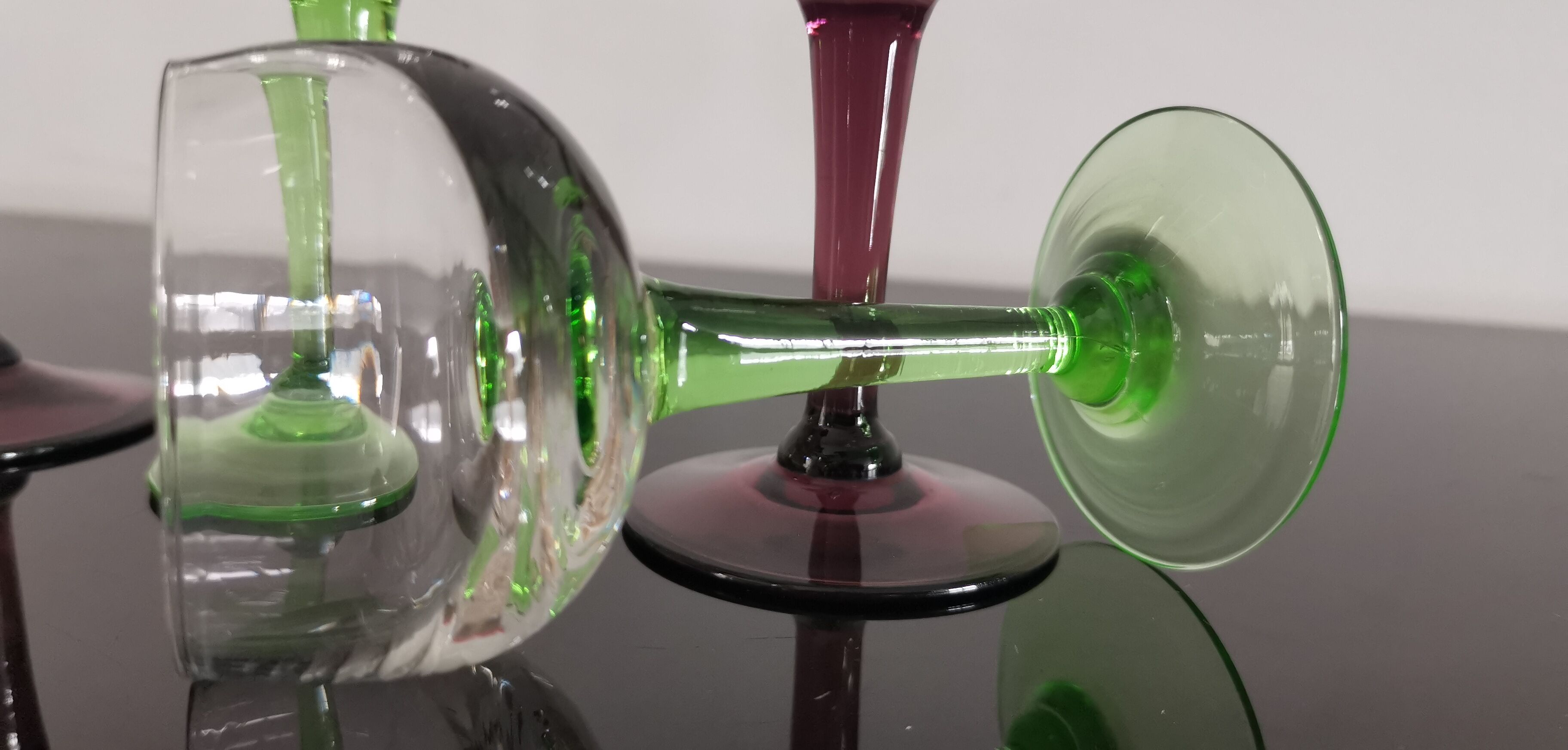 6 anciens verres à liqueur en cristal sur pieds de couleurs  des années 20/30