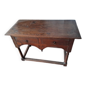 Petite table en noyer