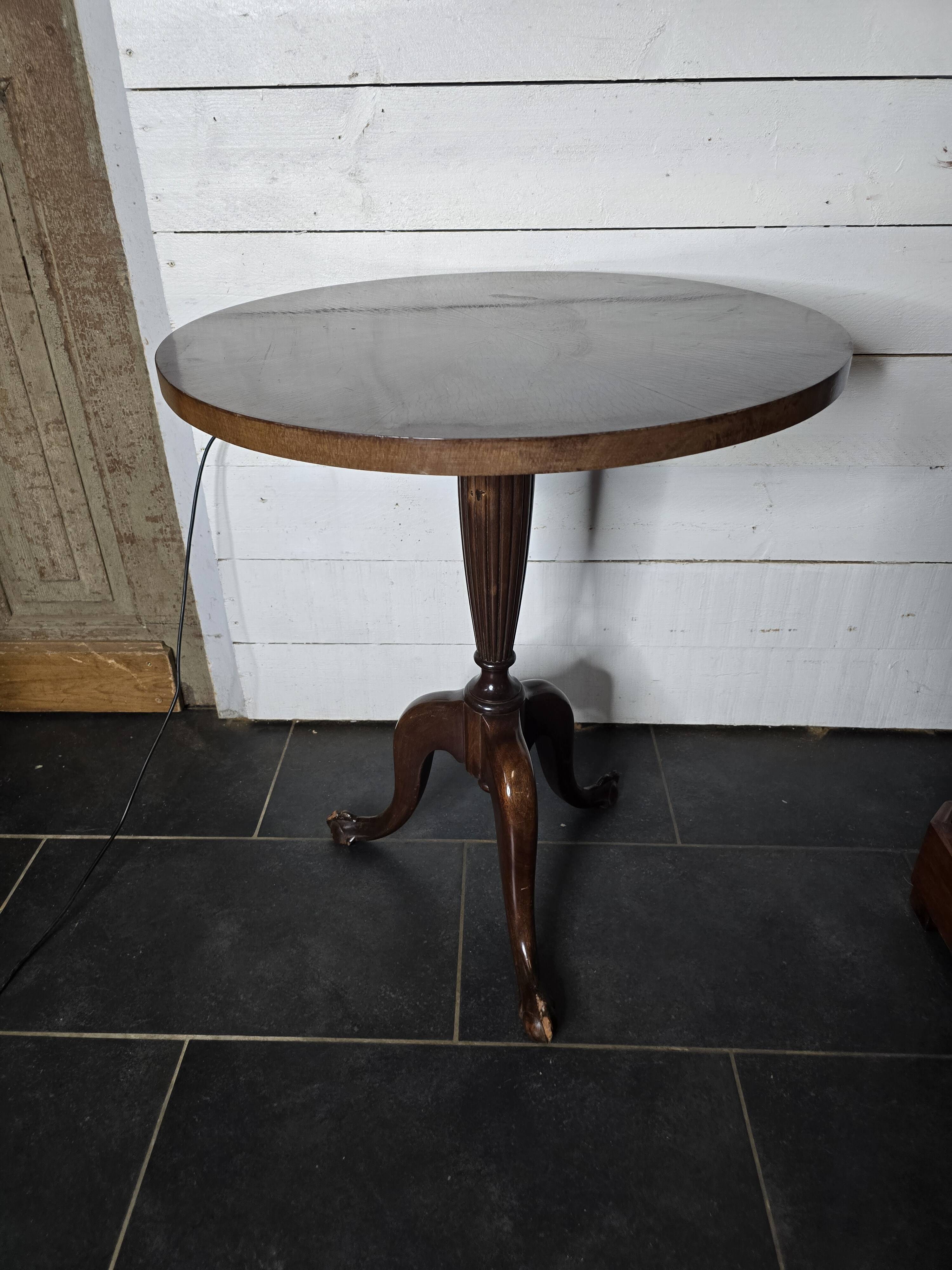 English Style Mahogany Pedestal Table