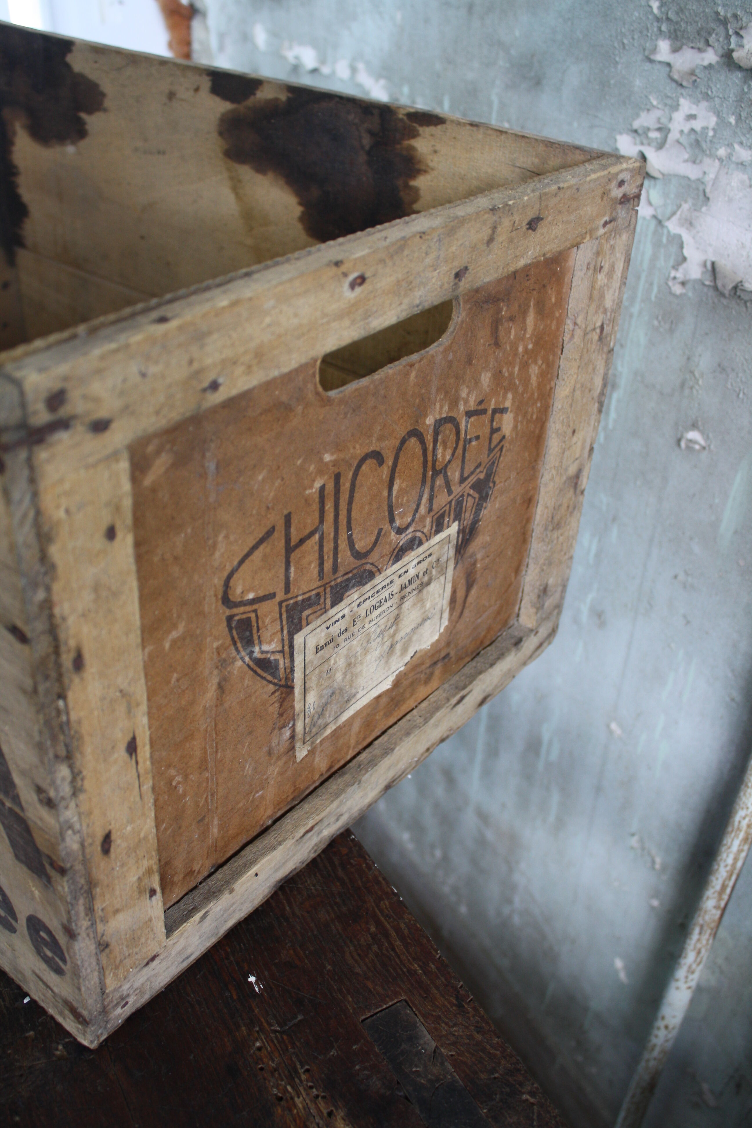 Leroux chicory wooden case