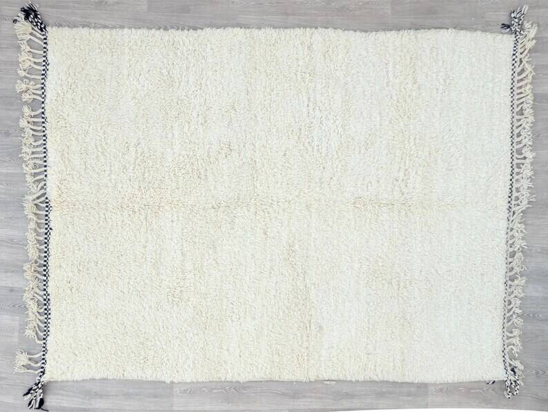 Simple white rug 250cmx150cm