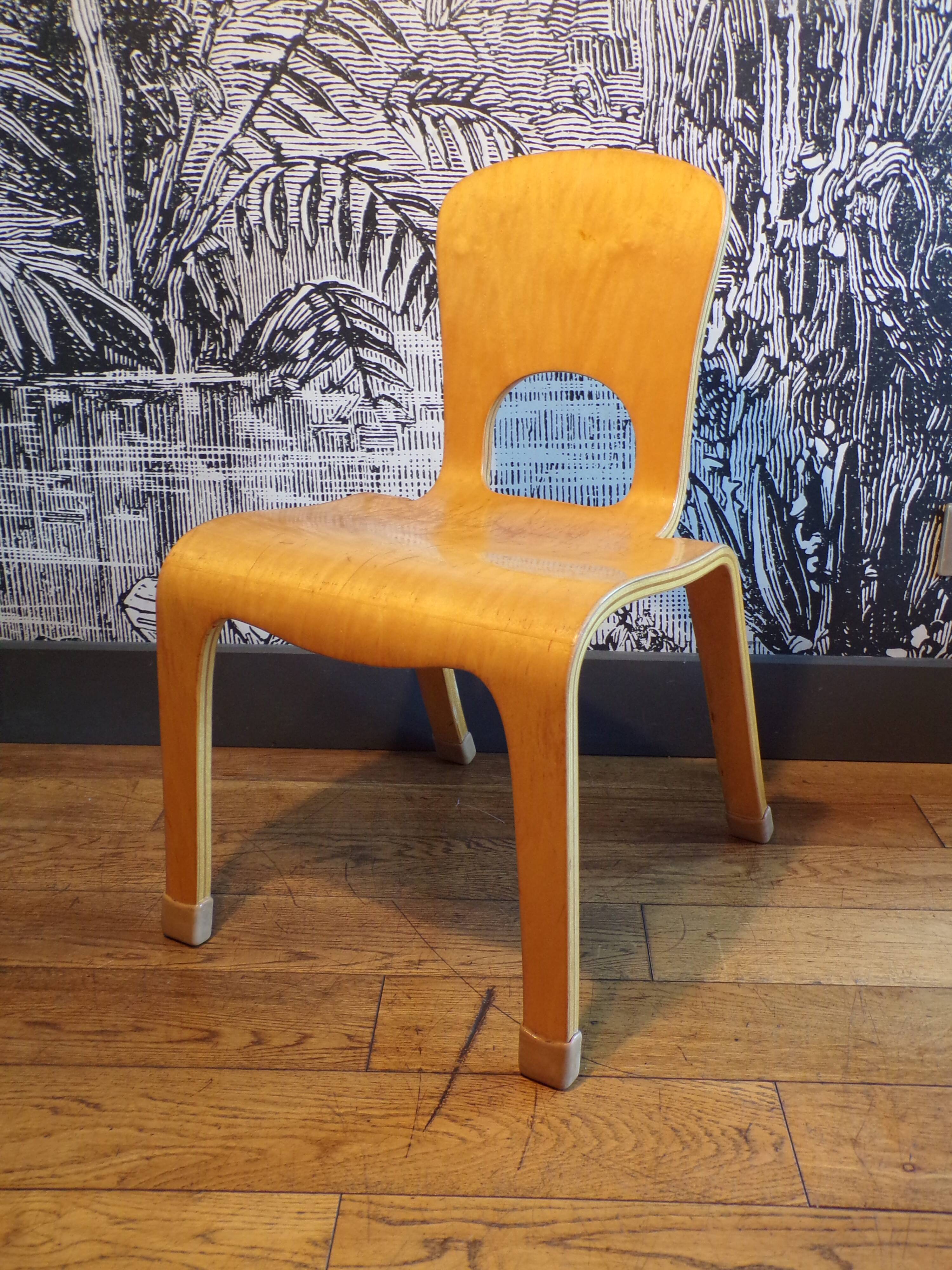 Children's chair in plywood