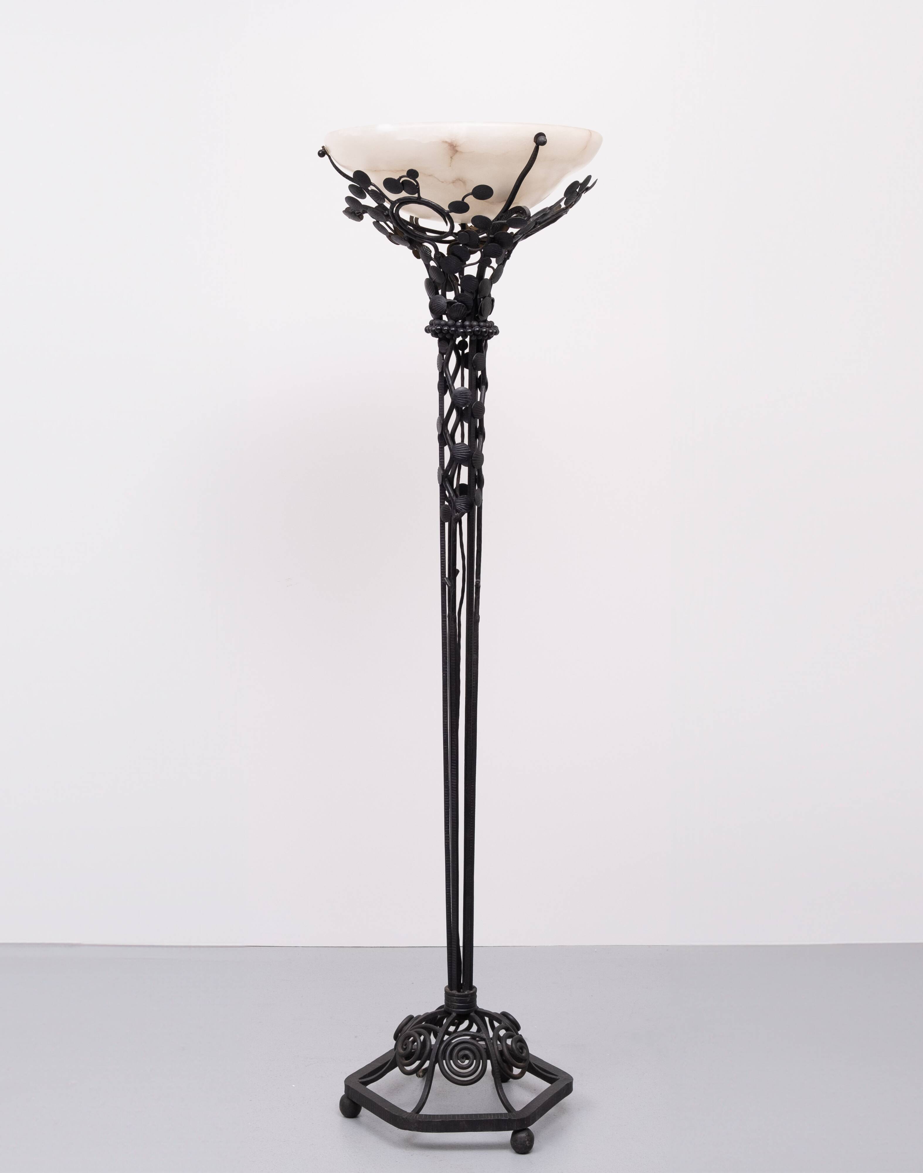 Edgar Brandt style Art Deco floor lamp in wrought iron with alabaster cup