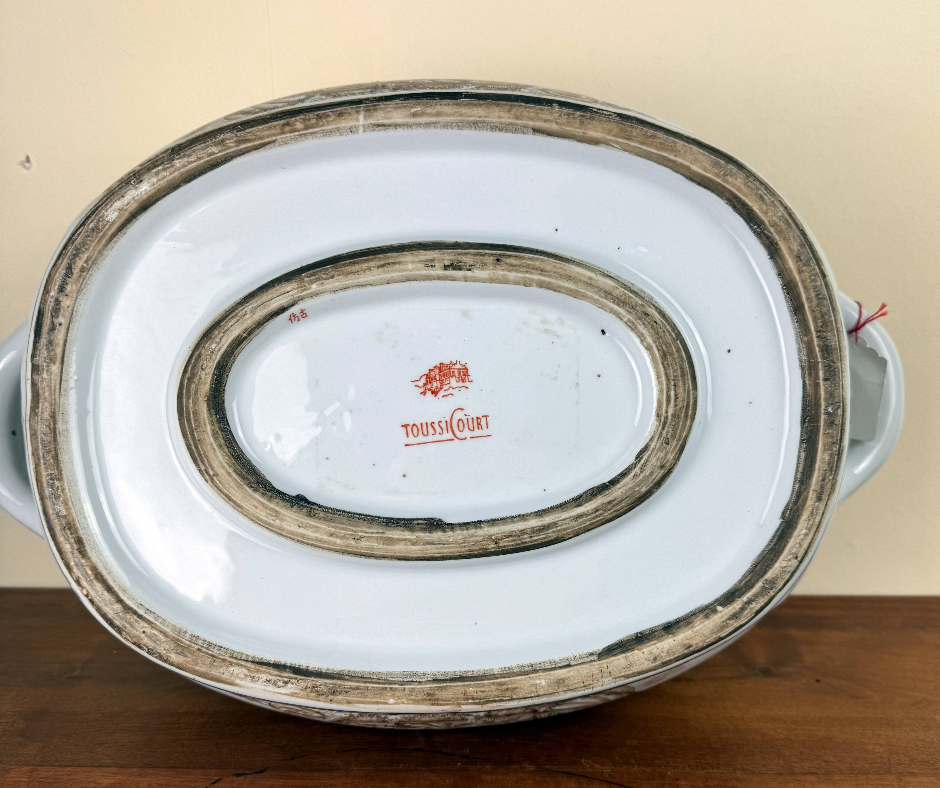 Château de Toussicourt: very important centerpiece planter in enamelled earthenware