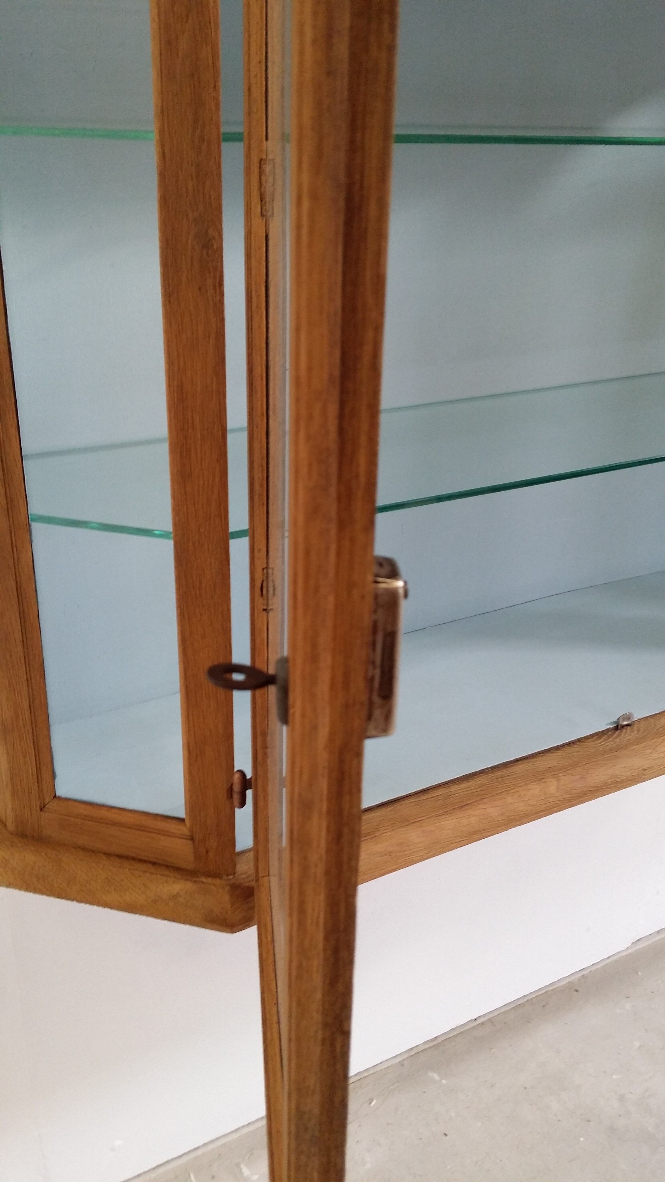 Vitrine murale en bois