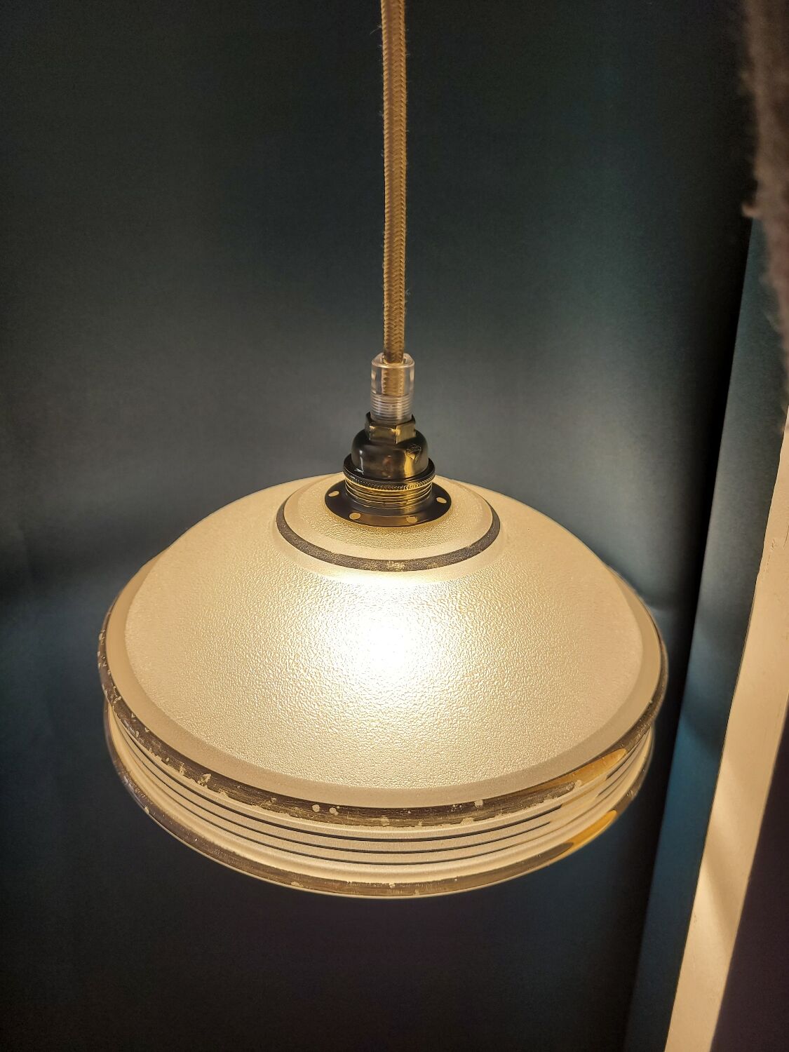 Frosted glass saucer lamp with golden edges