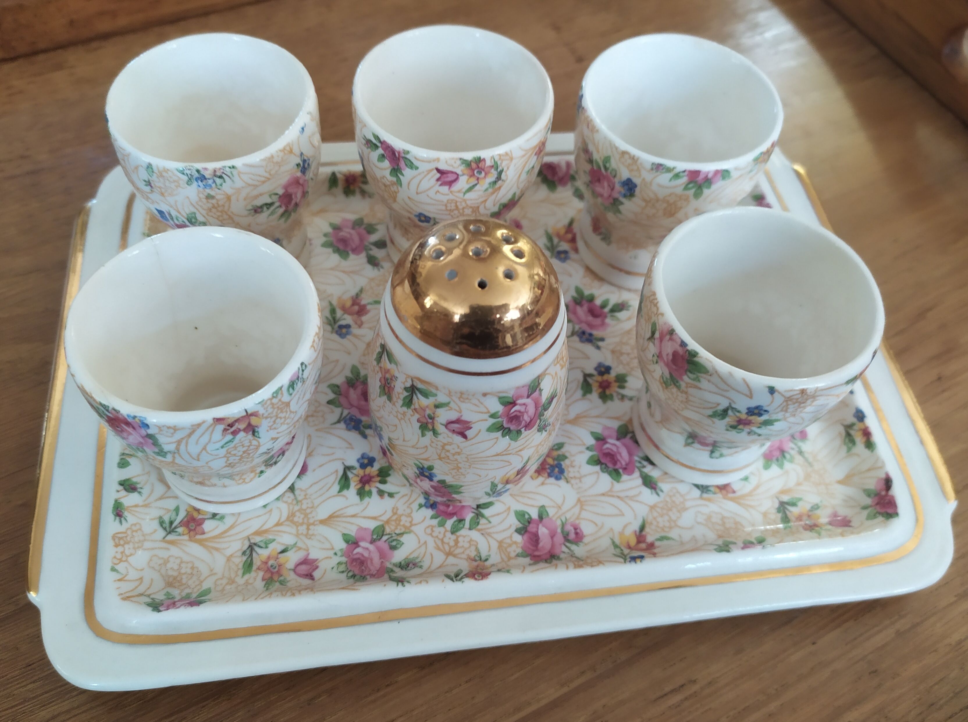 Egg cup set